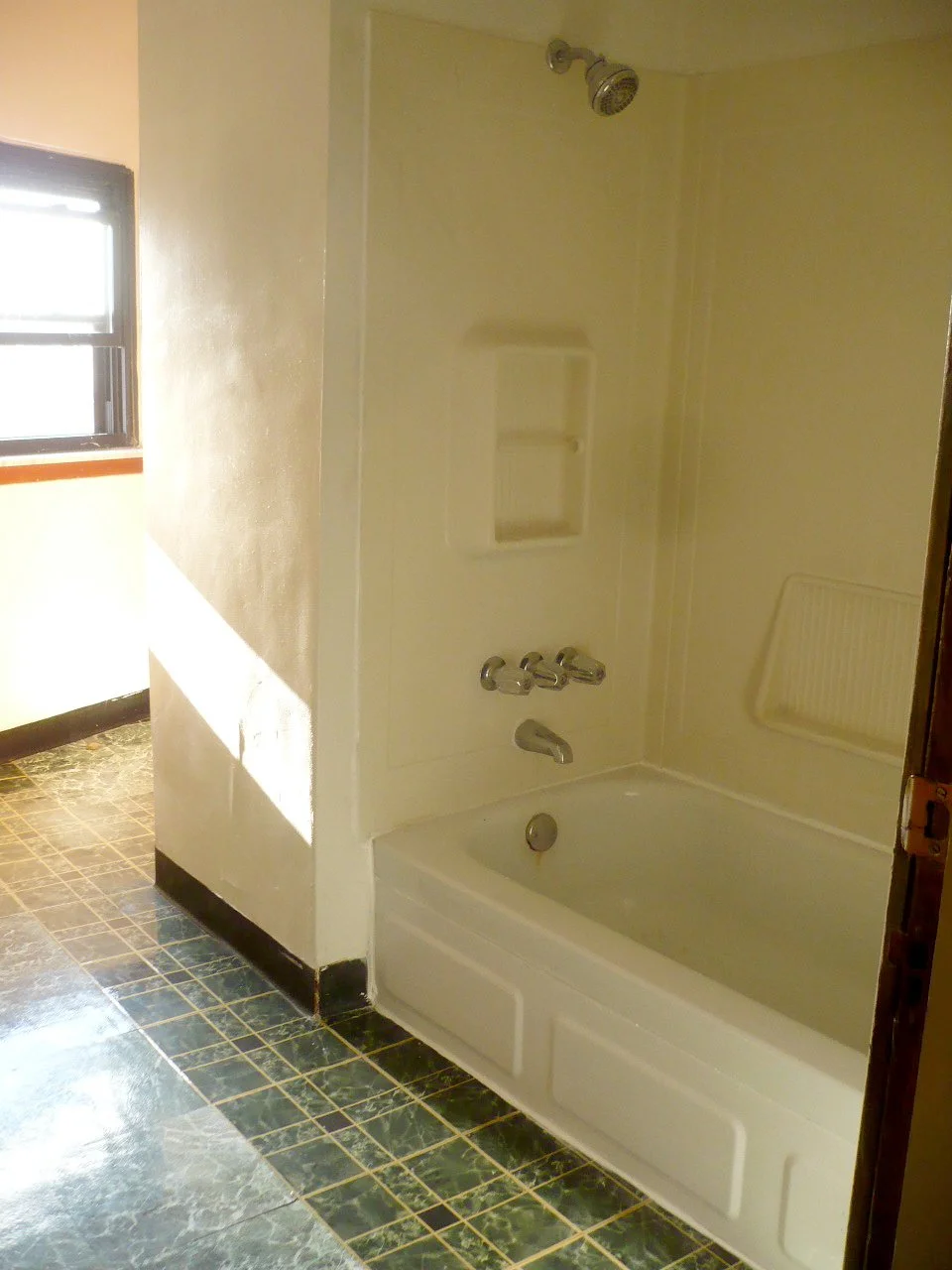 8bathroom2.jpg