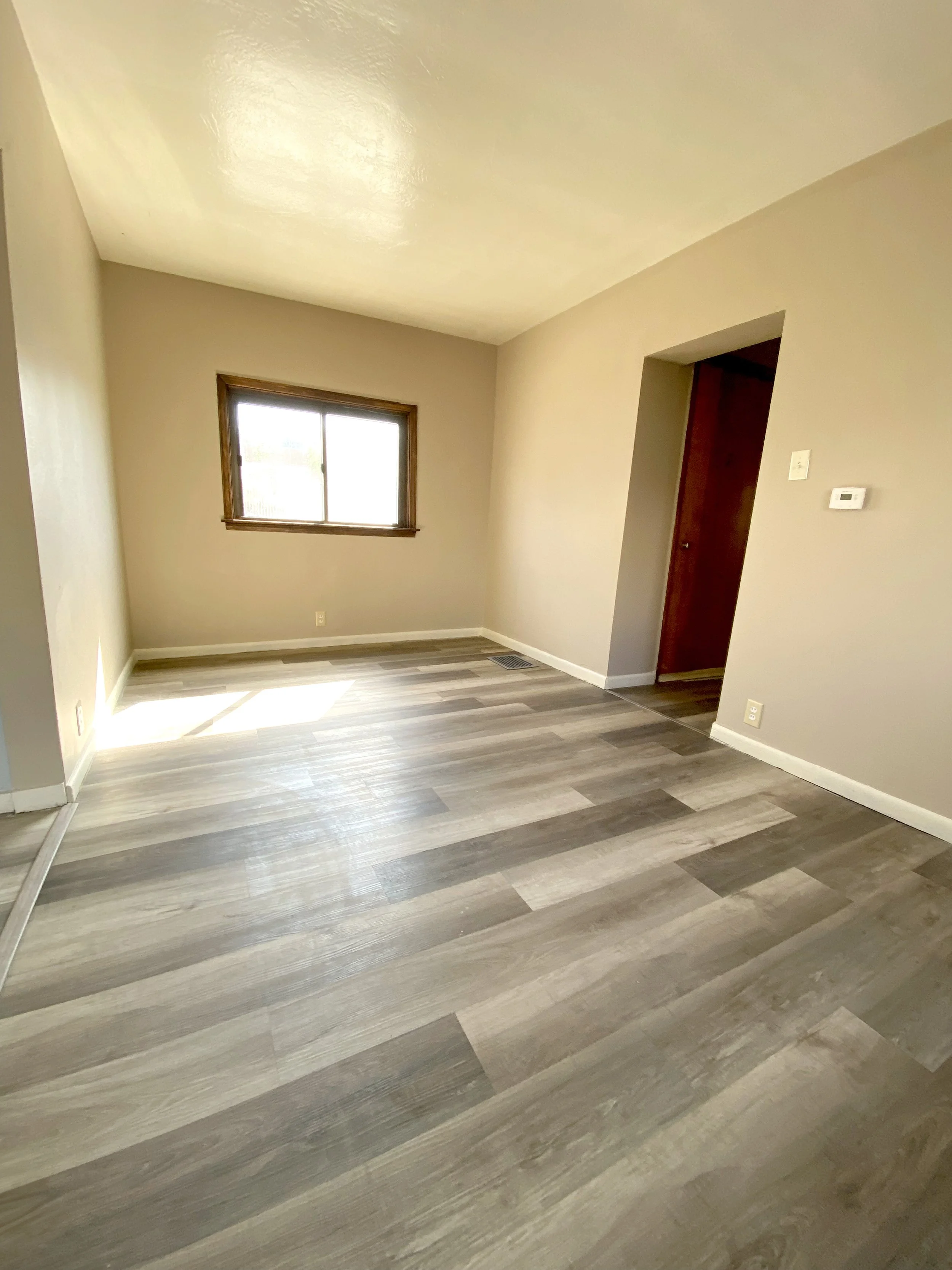 3.living room.jpg