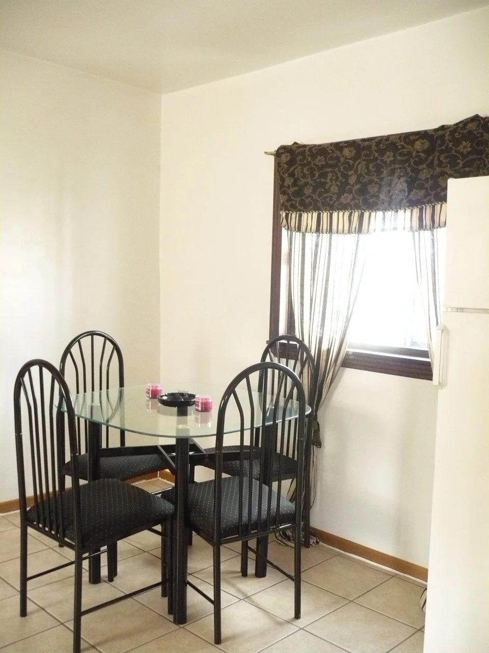 6dining area.JPG