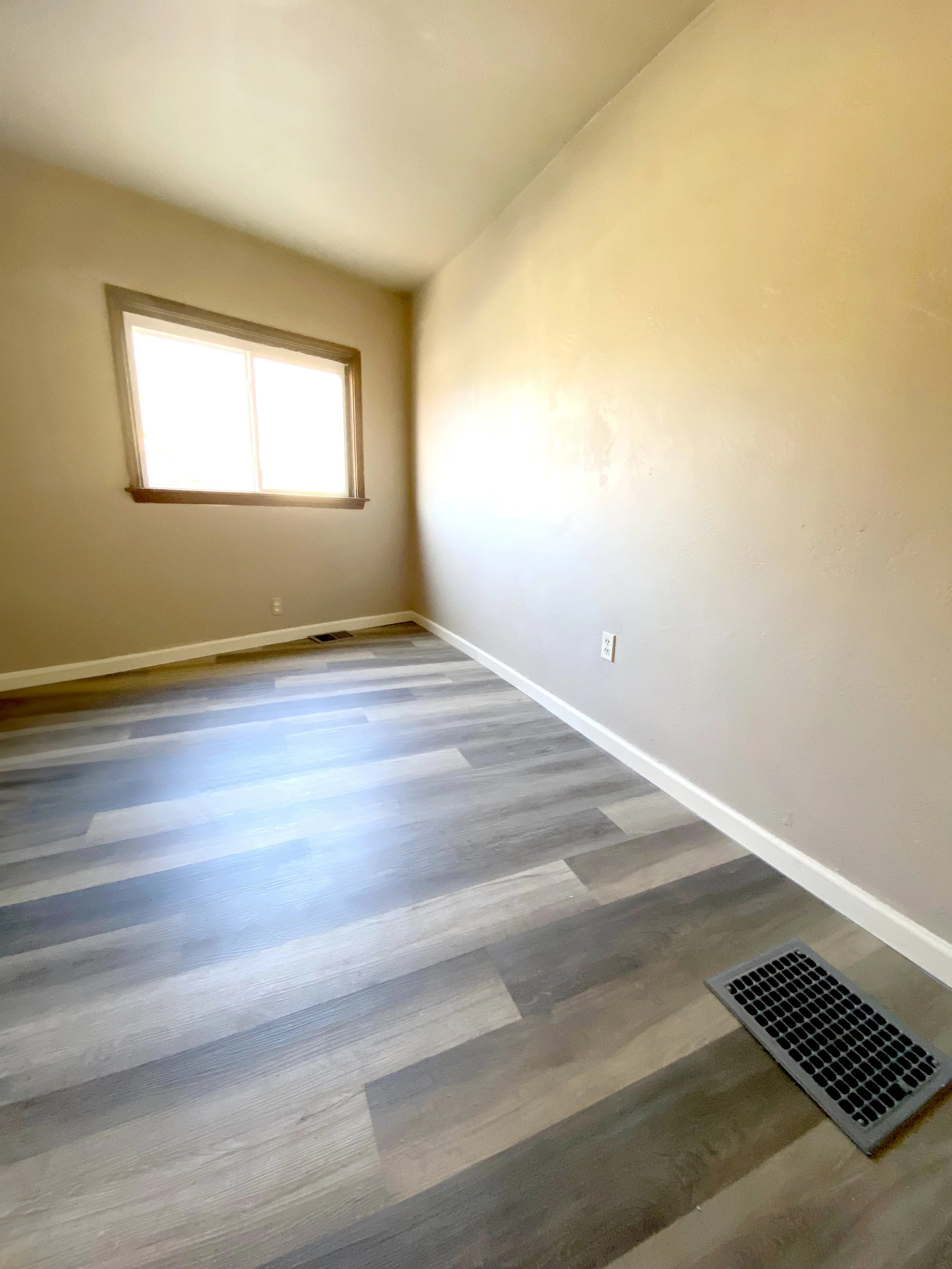 5.bedroom middle.jpg