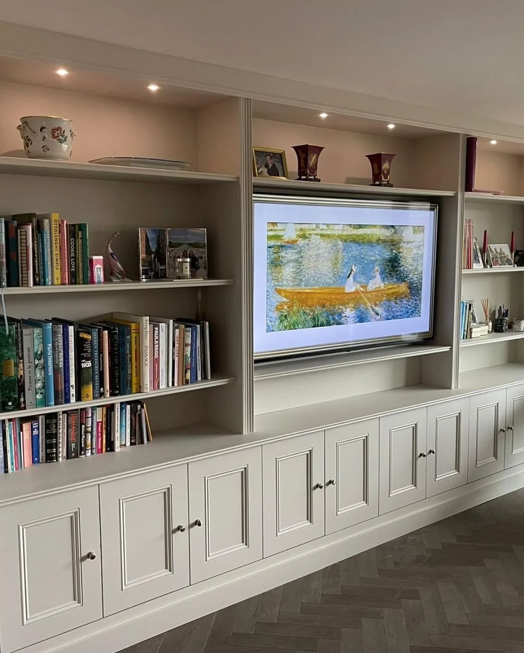Project reveal👀

We installed this bespoke media wall in Putney, blending classic detailing with modern functionality. 

Designed in a soft, timeless neutral, it features integrated LED downlights, shelving, and concealed lower cabinetry for seamles