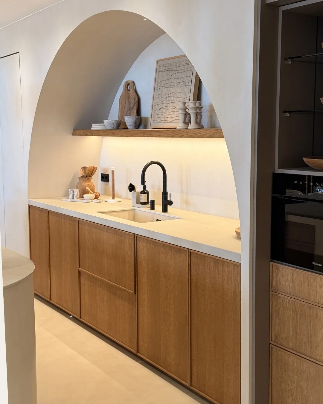 The best ideas don&rsquo;t come from standing still.

We&rsquo;re constantly looking outward, travelling, observing, and pulling inspiration from spaces that feel as good as they look.

Spotted on a recent trip to Marbella 👀 curved islands warm wood