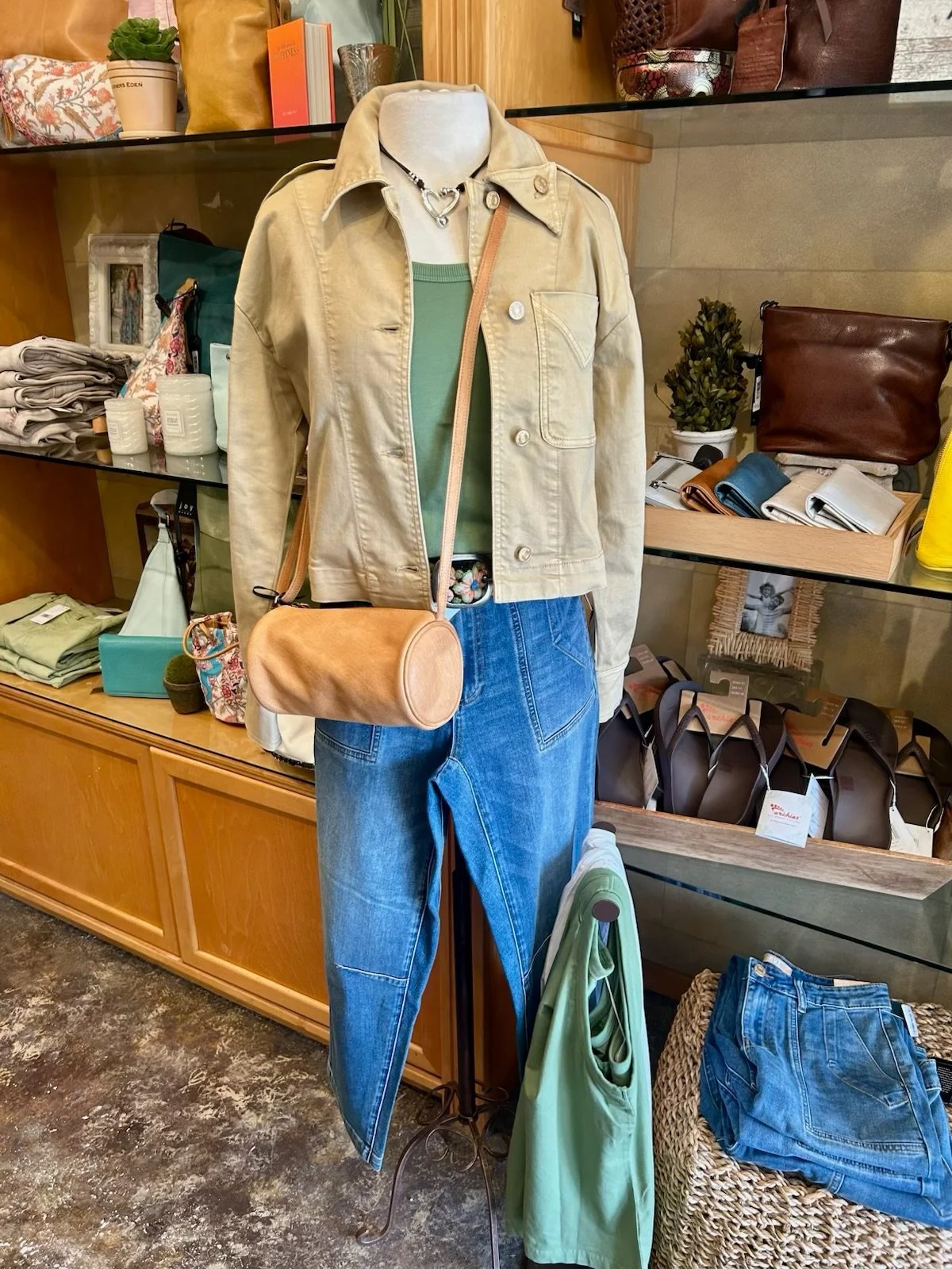 New arrivals have landed throughout Aranelle ✨
Fresh layers, updated denim, and Latico handbags you&rsquo;ll carry on repeat 🤍

Soft knits in easy neutrals + coastal blues 💙
Denim in fresh washes; straight, slim, and relaxed fits 👖
Lounge sets tha