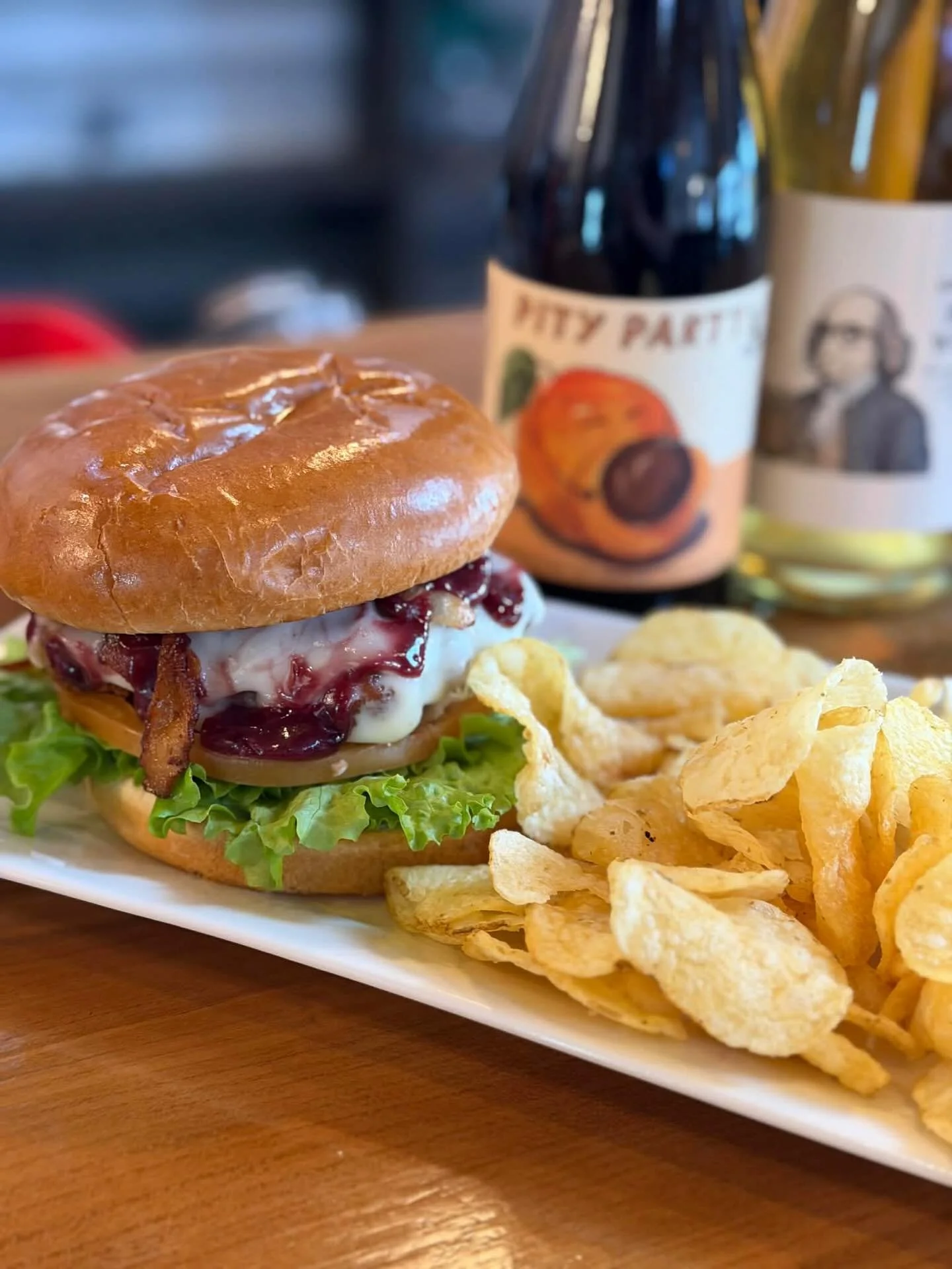 ⚓️ Marina Monday is calling! ⚓️

The views are great, but the food is better. Grab a table and dive into today&rsquo;s specials:

🔥 Today&rsquo;s specialty wing Flavors: 
Hot BBQ &amp; Jamaican Jerk

🍲 Soup: Hearty Lasagna Soup

🥪 Sandwich: Fried 