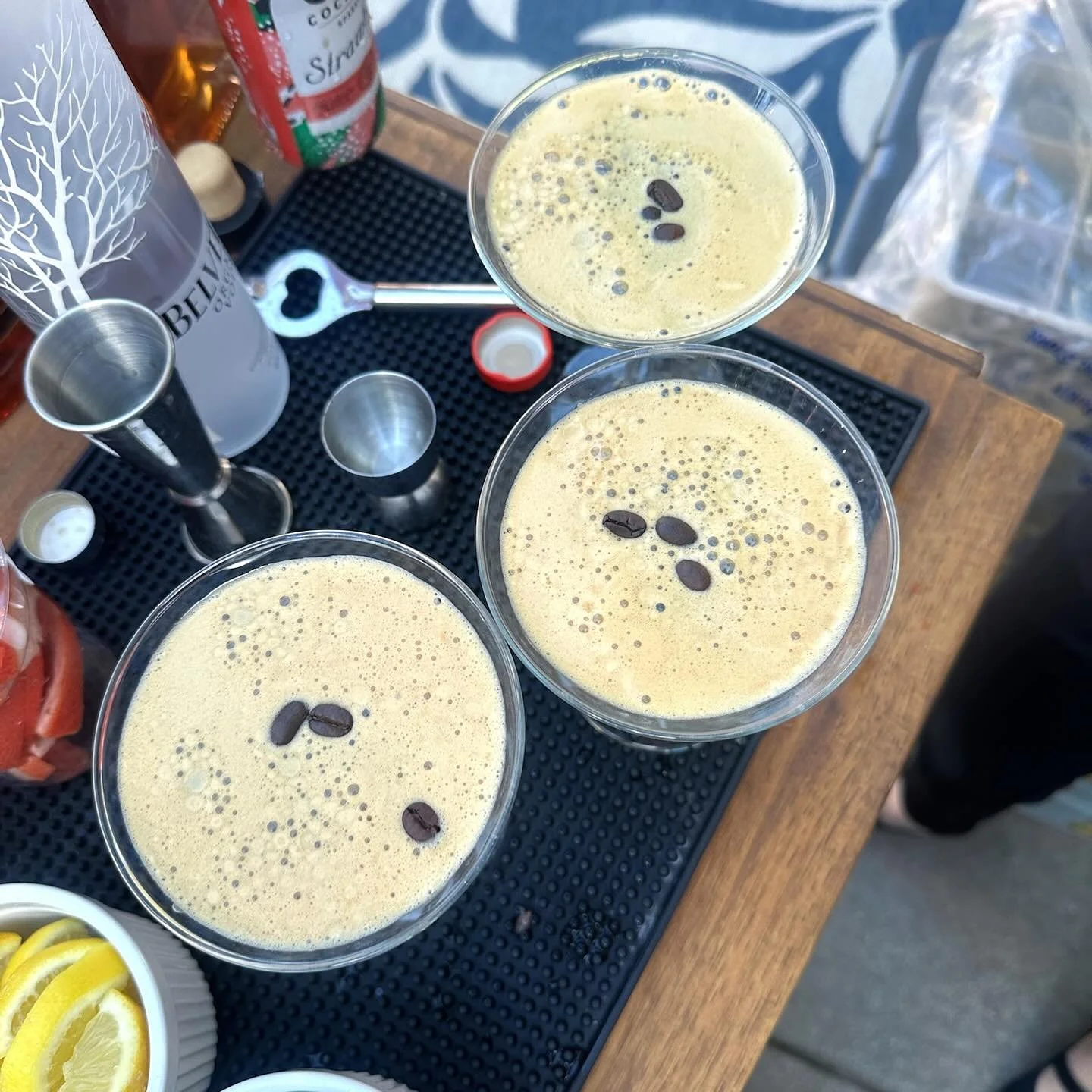 Nothing is better than having espresso martini with the first 3 @ on your list ☕️

#coffee #espresso #espressomartini #bar #mobilebar #mobile #chicago