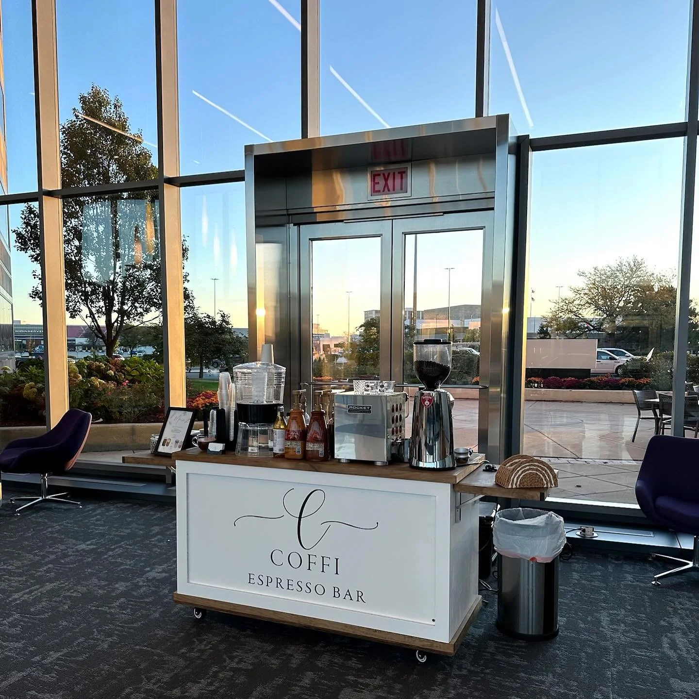 Working with this view 🌅 Sunset + coffee = dream 

Book with us!

#chicago #local #smallbusiness #coffee #coffeebar #viral #privateevent