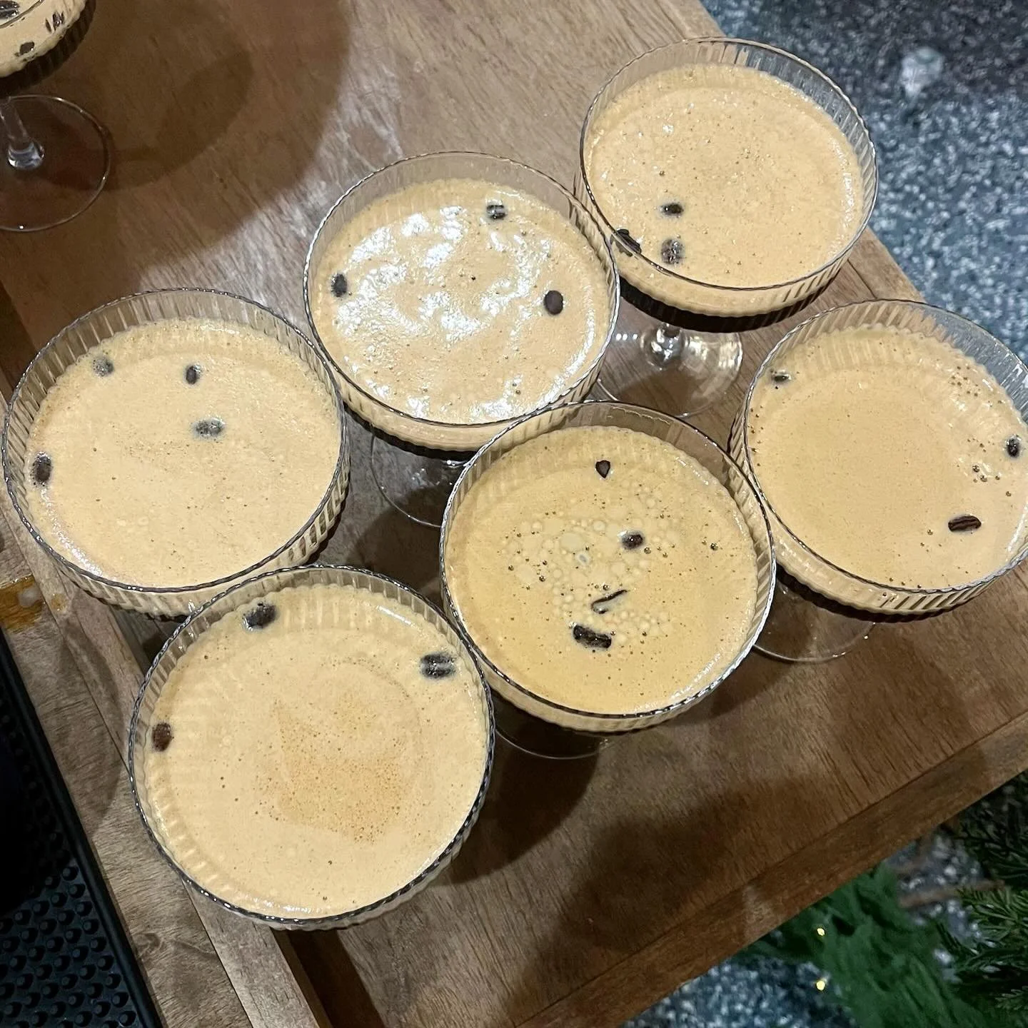 Espresso martini at your next event would make it into a better event ✨☕️ book us to experience the best of the best 

#chicago #espressomartini #mobilebar #coffee #local