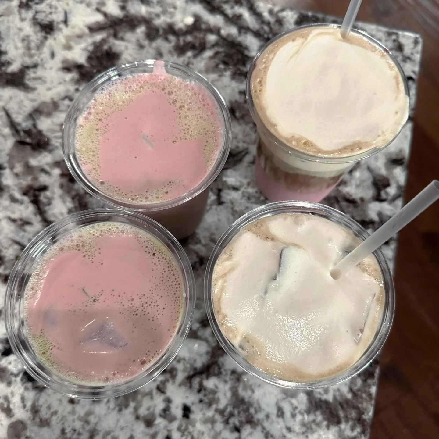 🤍💗Pink matcha 🍵 and latte ☕️

#coffee #matcha #mobilebars #chicago #local