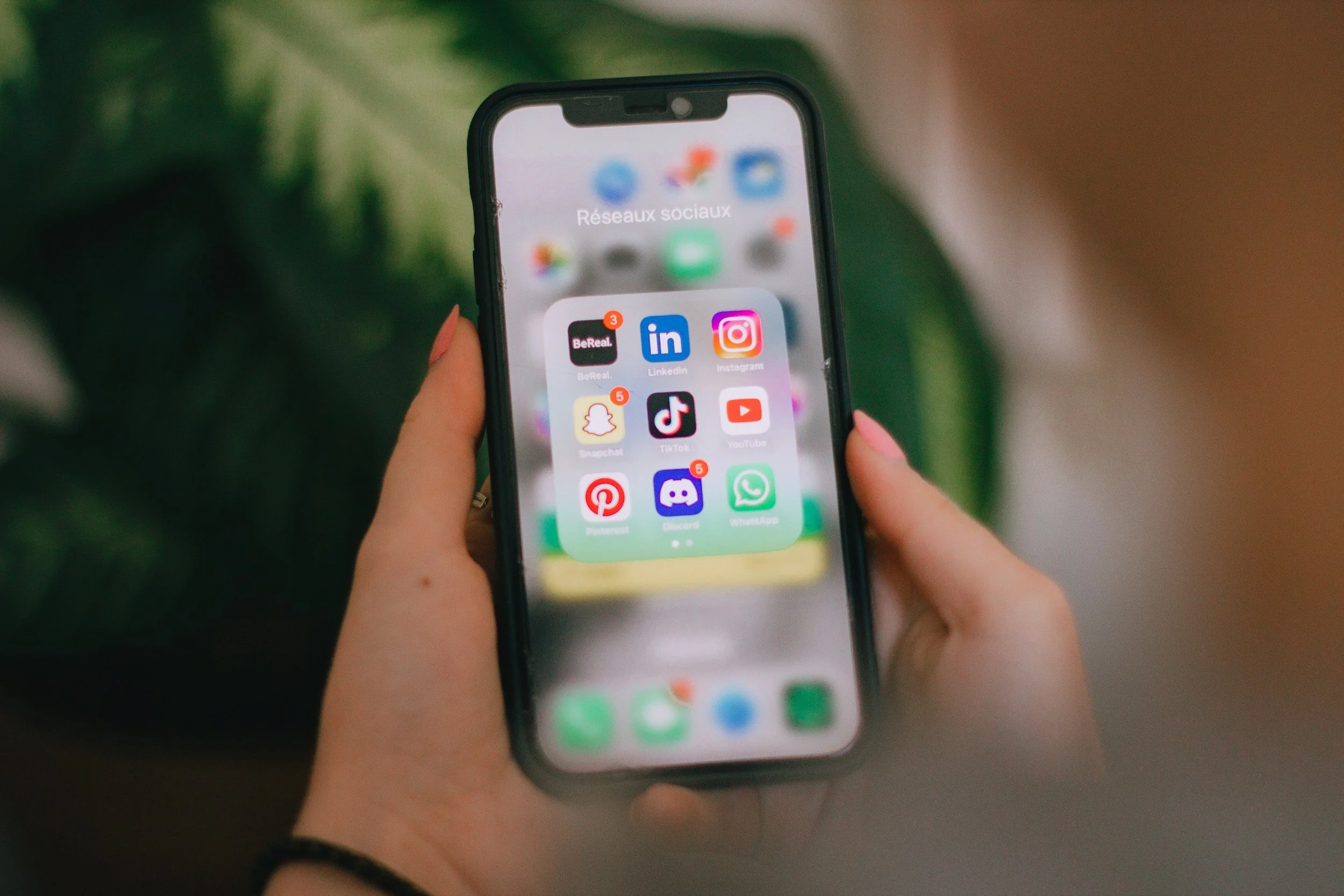 How a Digital Marketing Consultant Helps you Choose the Right Platforms