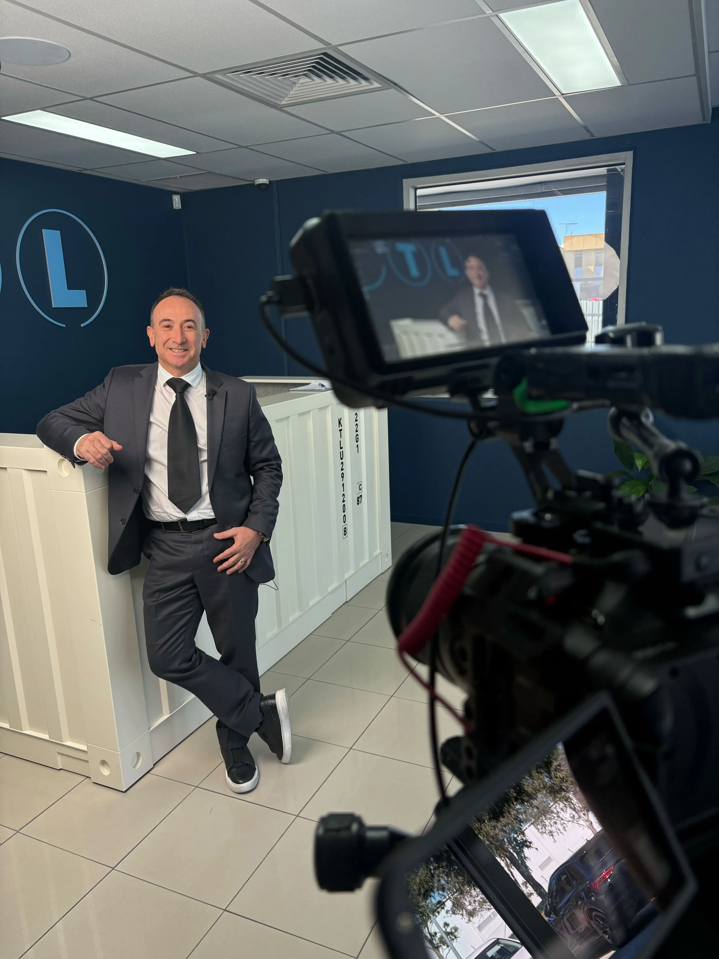 Content Marketing vs Traditional Advertising, Which Delivers Better Results?