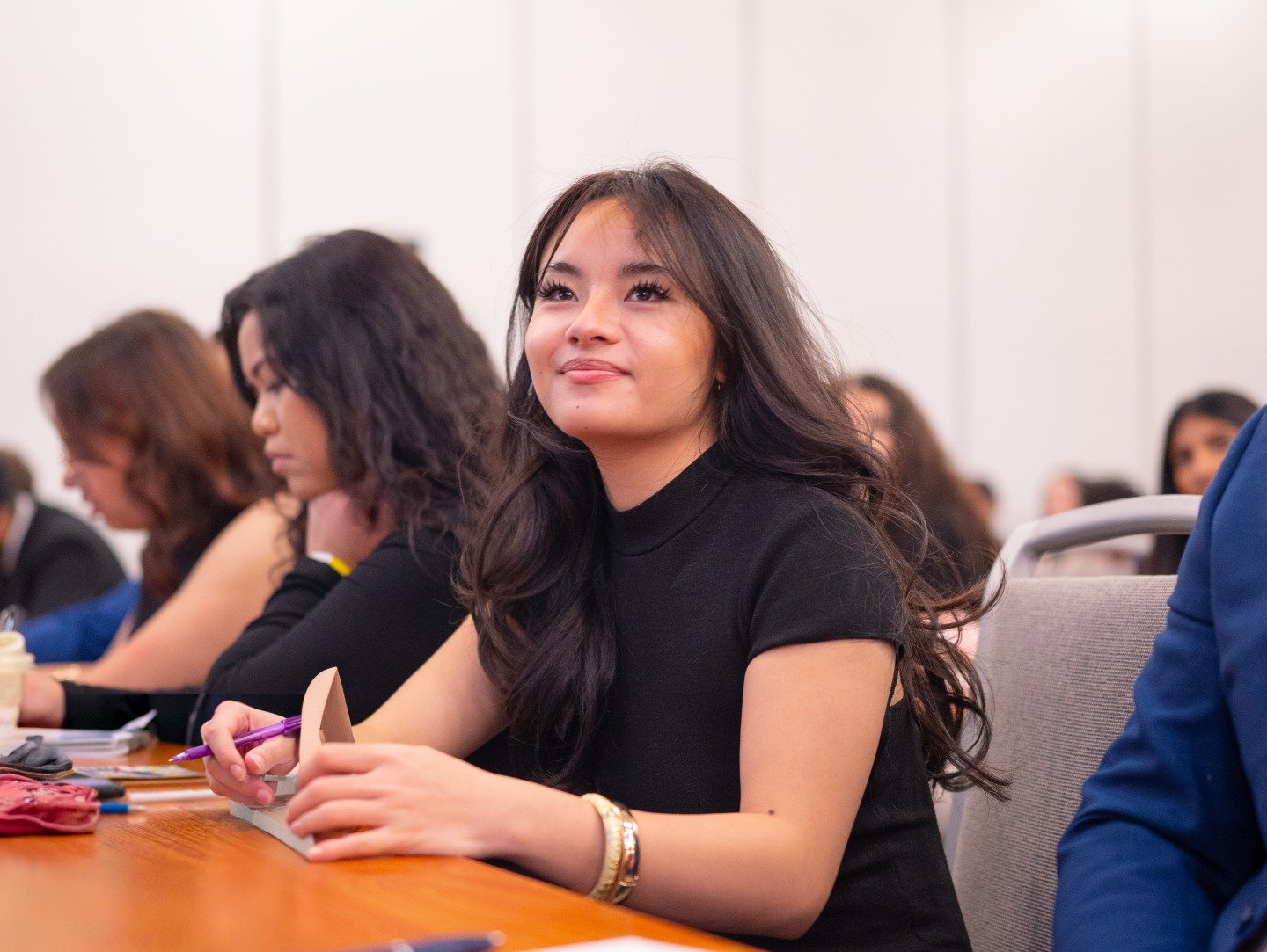 👀✨ Change your perspective and notice how a simple shift in mindset can transform everything around you. It's like magic! Whether you're tackling a tough project or dealing with everyday challenges, the way you view things can make all the differenc