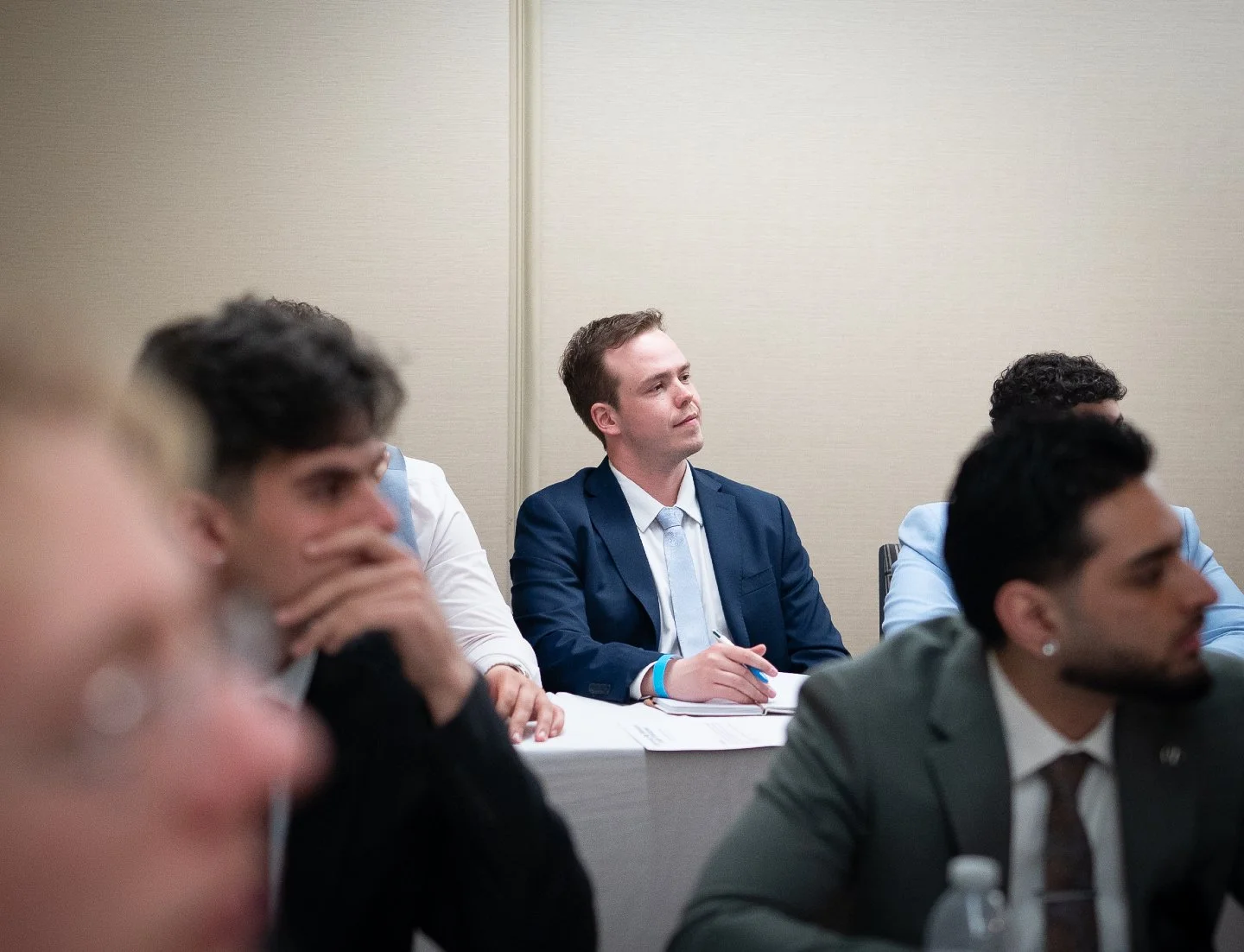 🌟 Great salespeople aren't born, they're crafted! 🌟

Through continuous coaching, they sharpen their skills and curiosity. Training fuels their drive and builds confidence, allowing them to shine brightly. 💪

🗝️ Key to success:
- Stay curious
- E