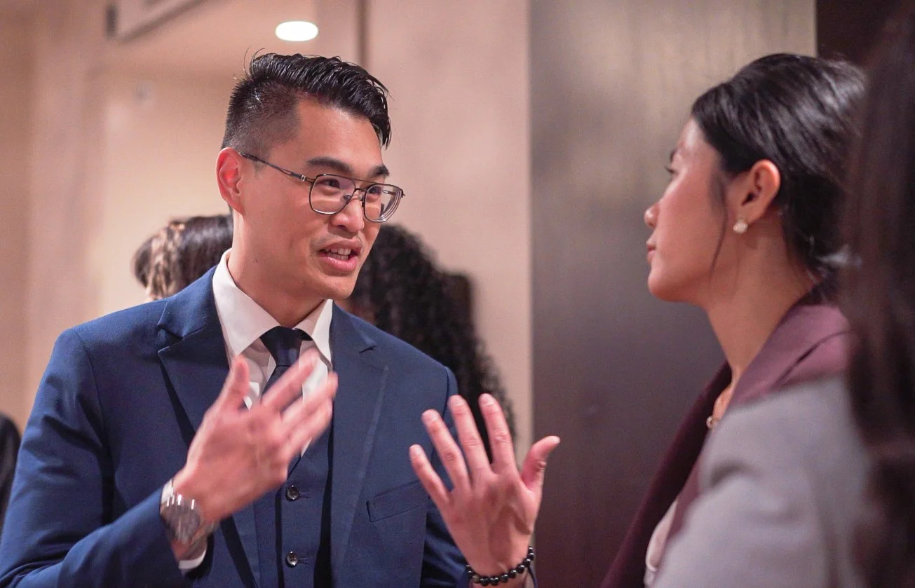 Ever wonder why wisdom comes with age? 🤔

It's because the best lessons often come from others' mistakes. 📚

Instead of waiting to stumble, learn from those who've walked the path before you. You'll save time, energy, and heartache. 💡

👉 What's t