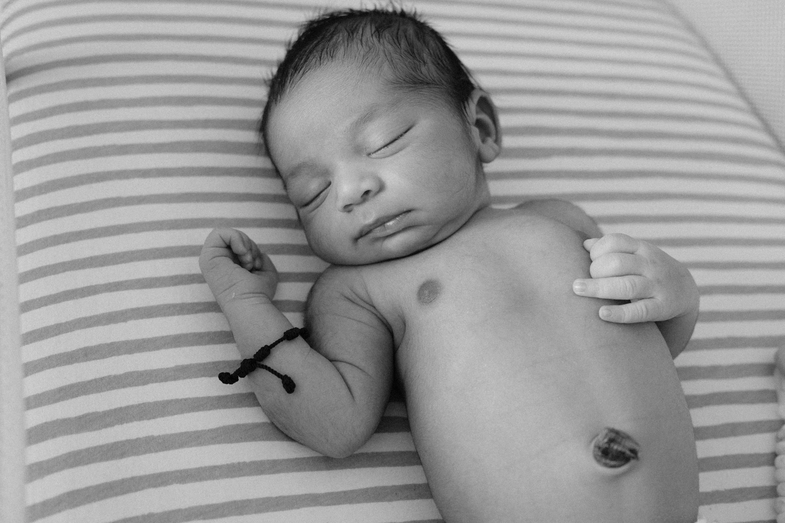 Overnight doula providing premium awake care and newborn sleep support.