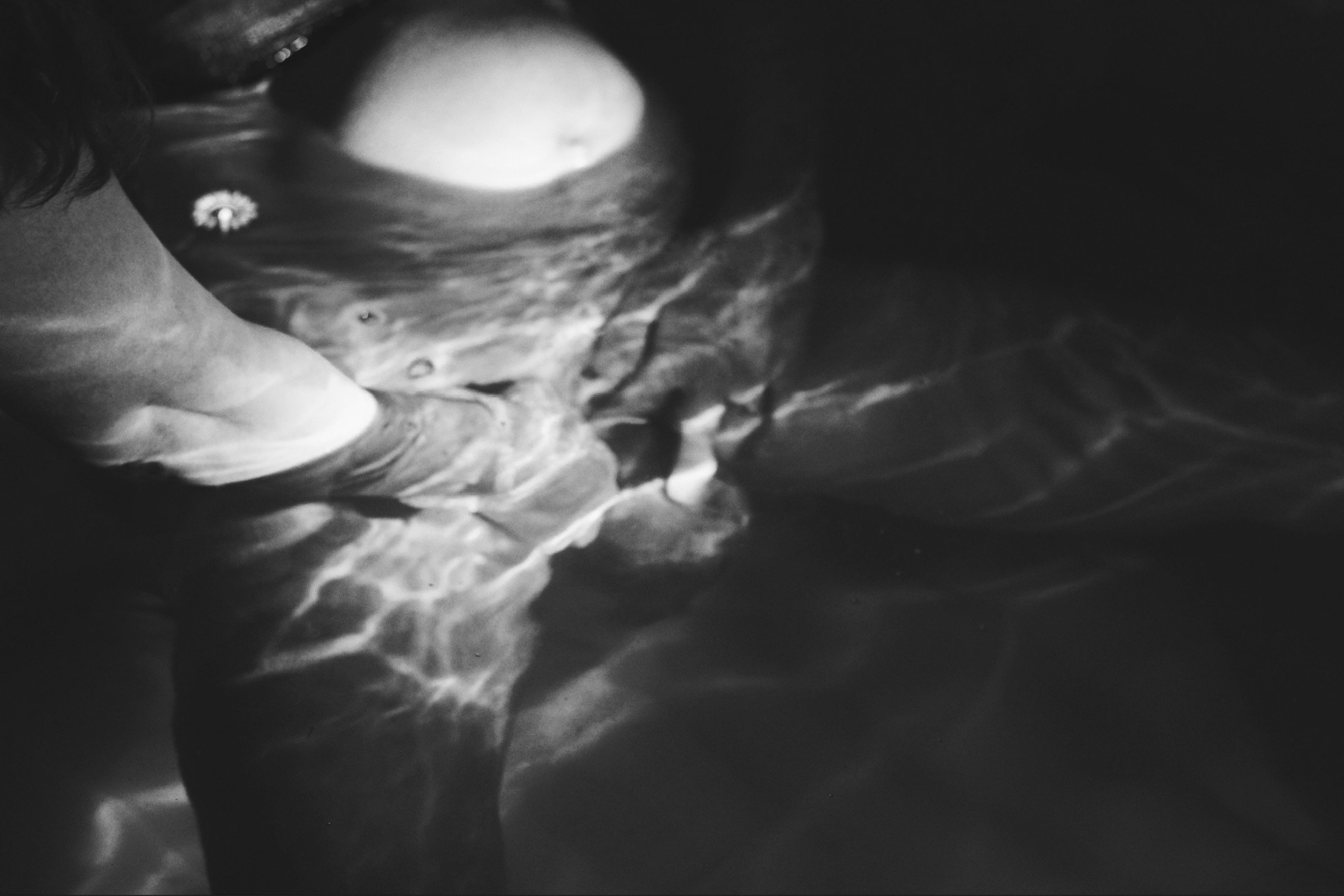 Toronto Mom giving birth in a waterbirth with her midwives from the Midwife Collective of Toronto