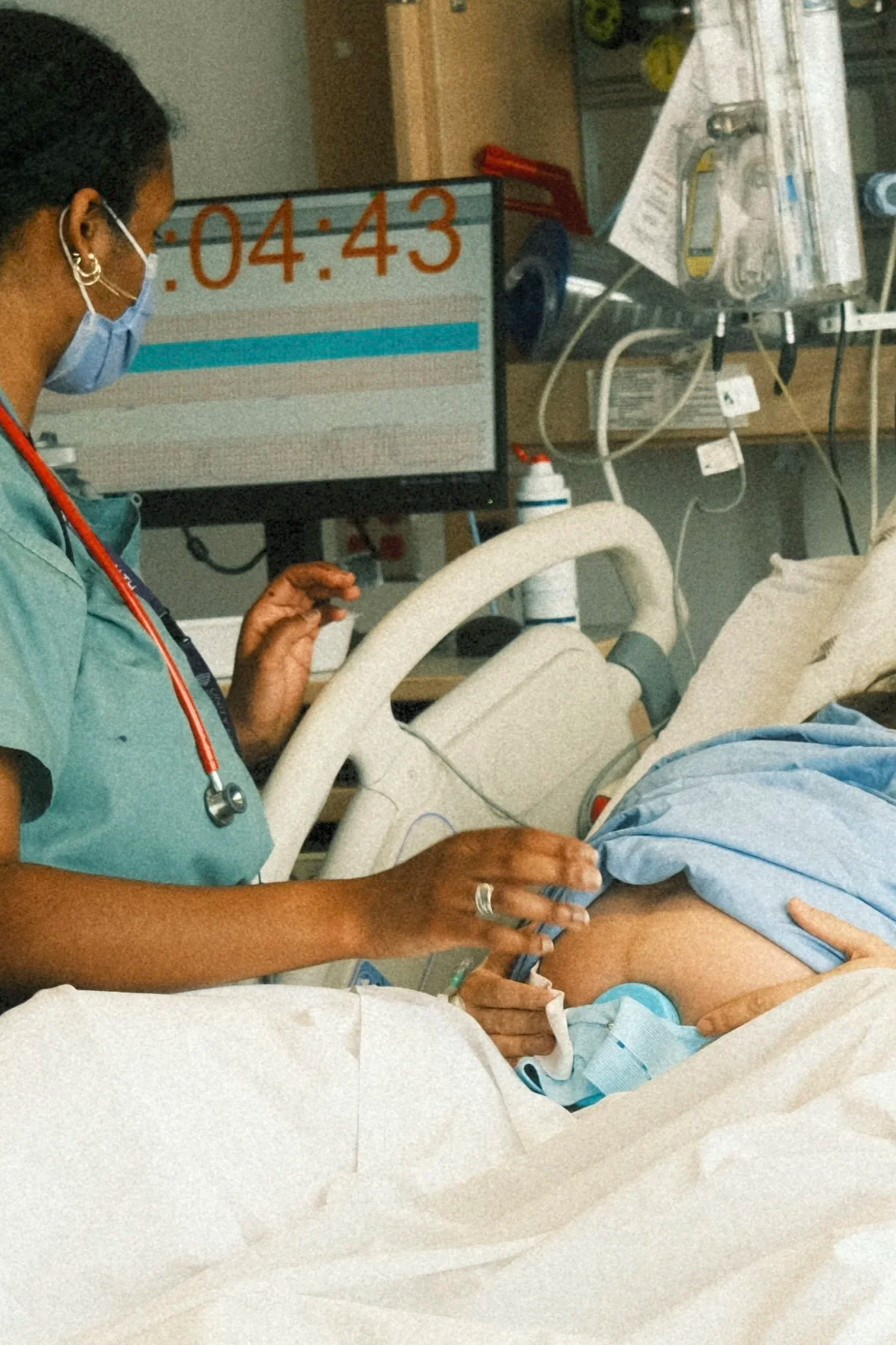 A nurse or midwife from Community Midwives Toronto at St. Mike's Hospital L&D