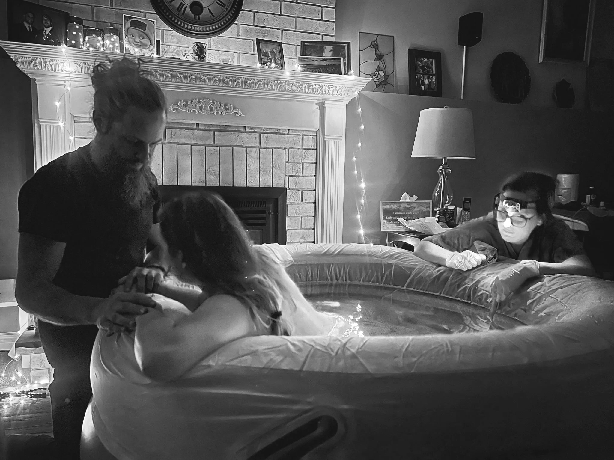 Giving birth at home in water in Toronto with midwives and a doula
