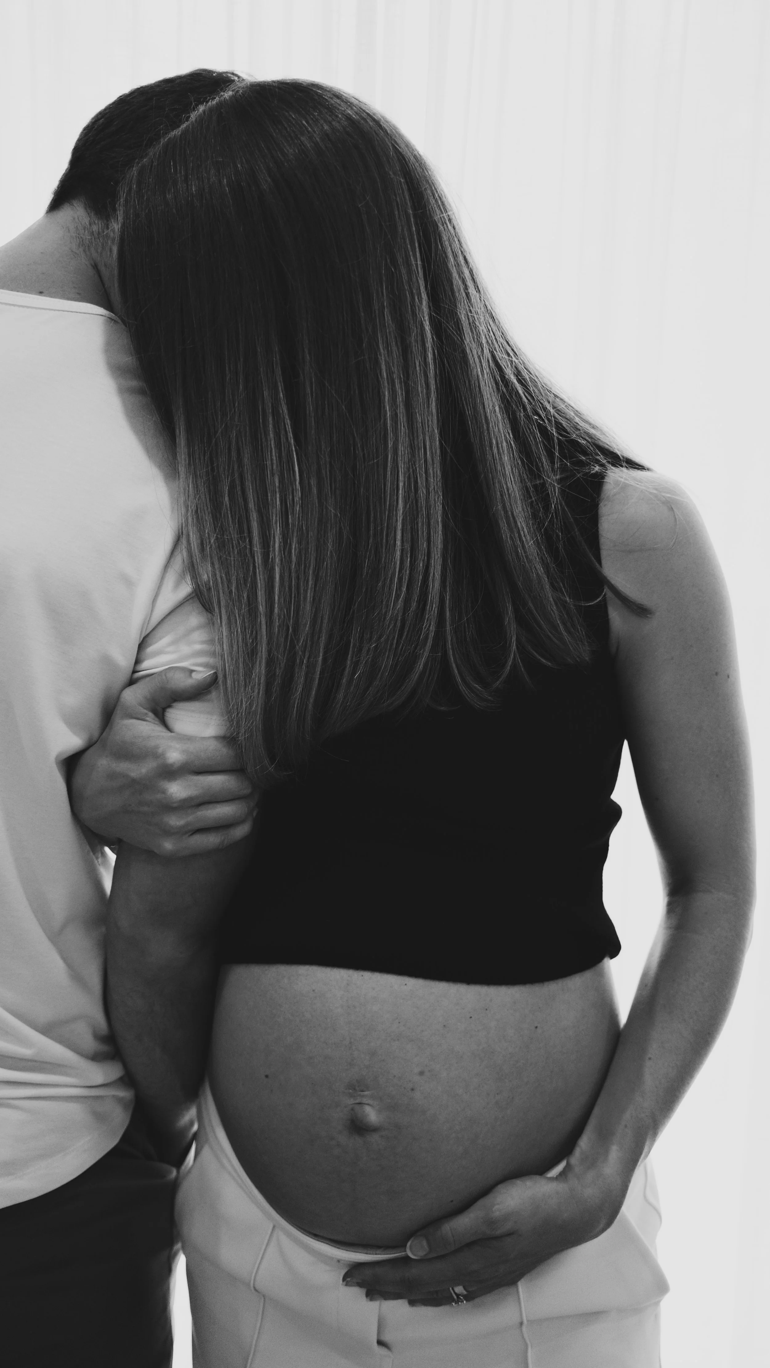 Toronto Film-Style Maternity Pictures in Home Photography for Pregnancy