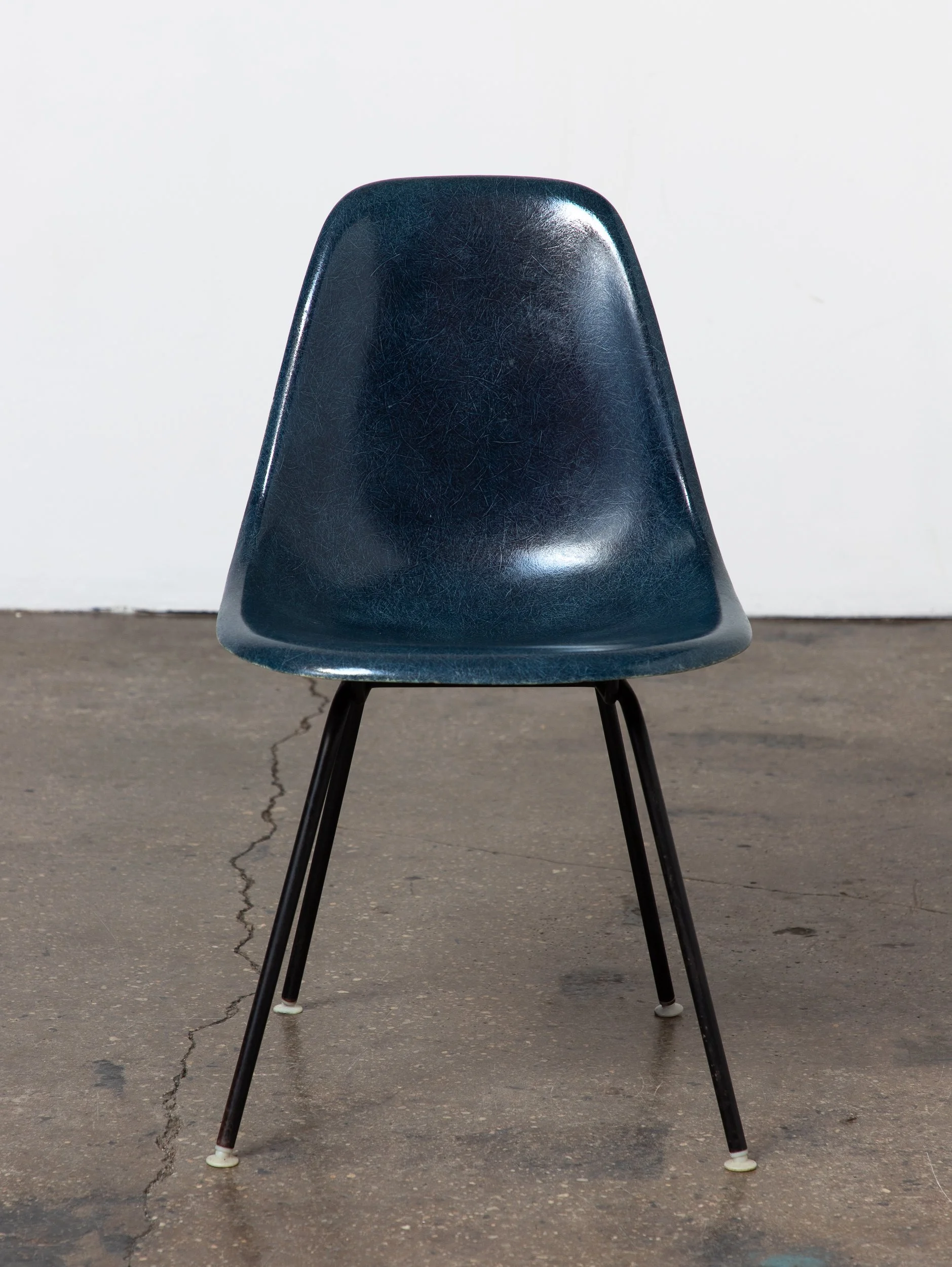 OAM_Navy_Blue_Eames_Fiberglass_Shell_on_Black_Base-3.jpg