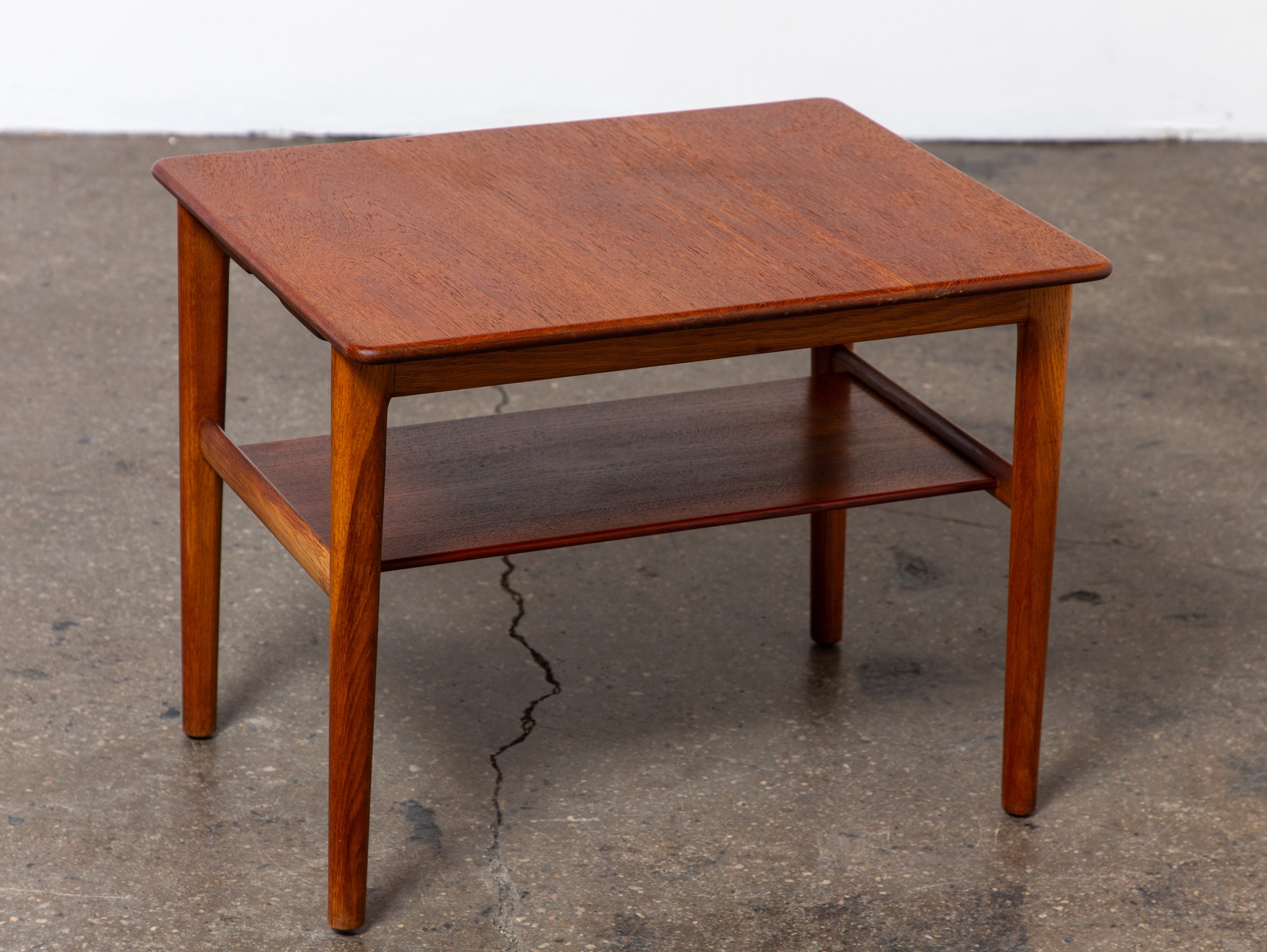 OAM_Hans_Wegner_Andreas_Tuck_End_Tables_with_Trays_Oak-11.jpg