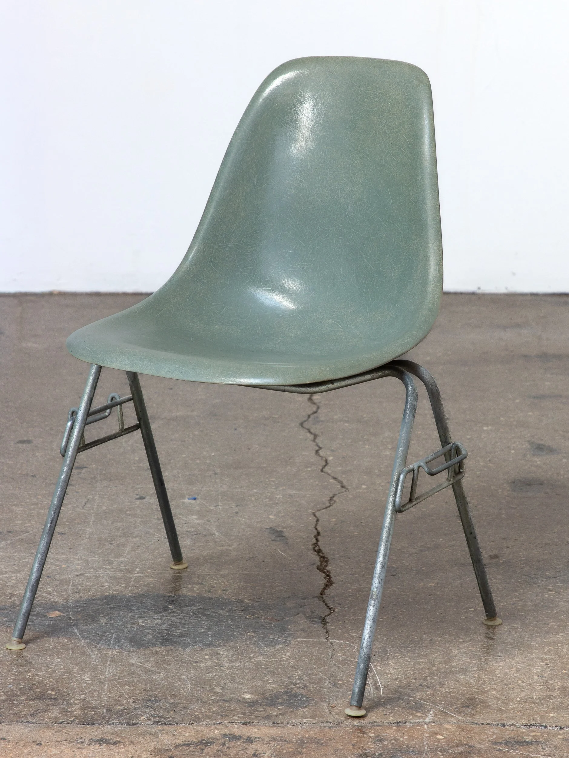 OAM_Eames_Herman_Miller_Shells_Color_Palette_Range_Stacking_Bases_Multicolor-54.jpg