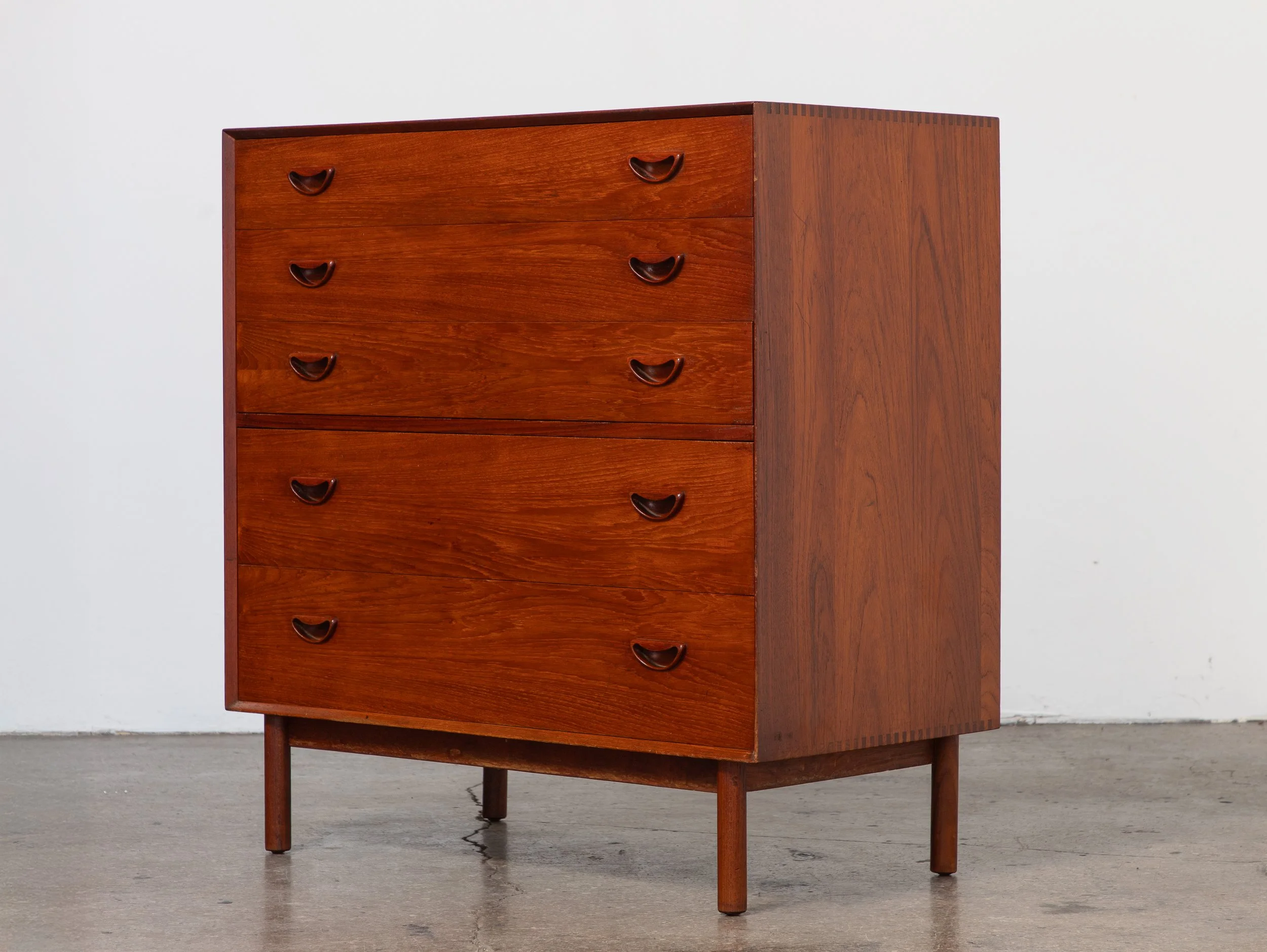 OAM_Peter_Hvidt_Dresser_Example_2-1.jpg