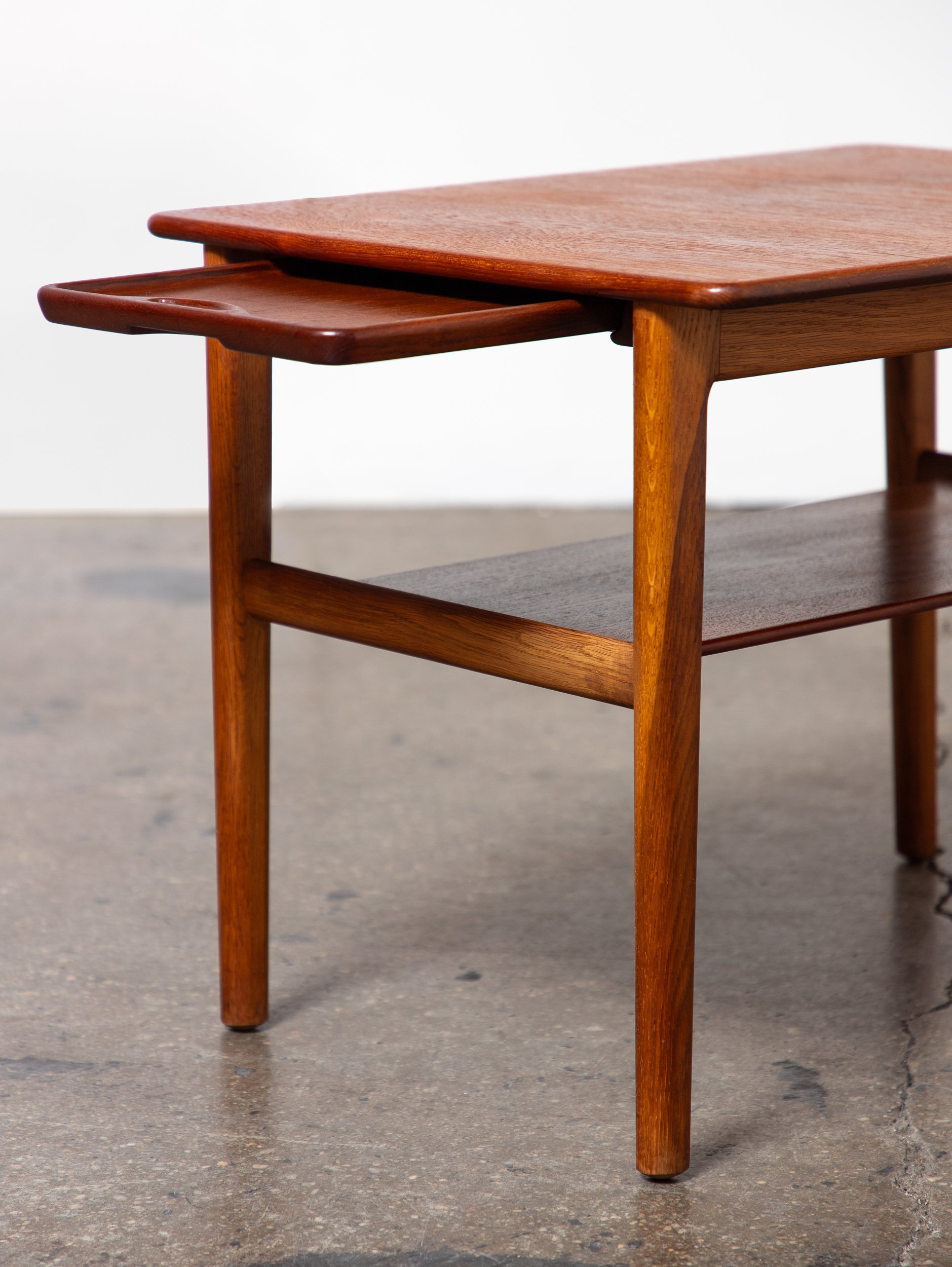 OAM_Hans_Wegner_Andreas_Tuck_End_Tables_with_Trays_Oak-7.jpg