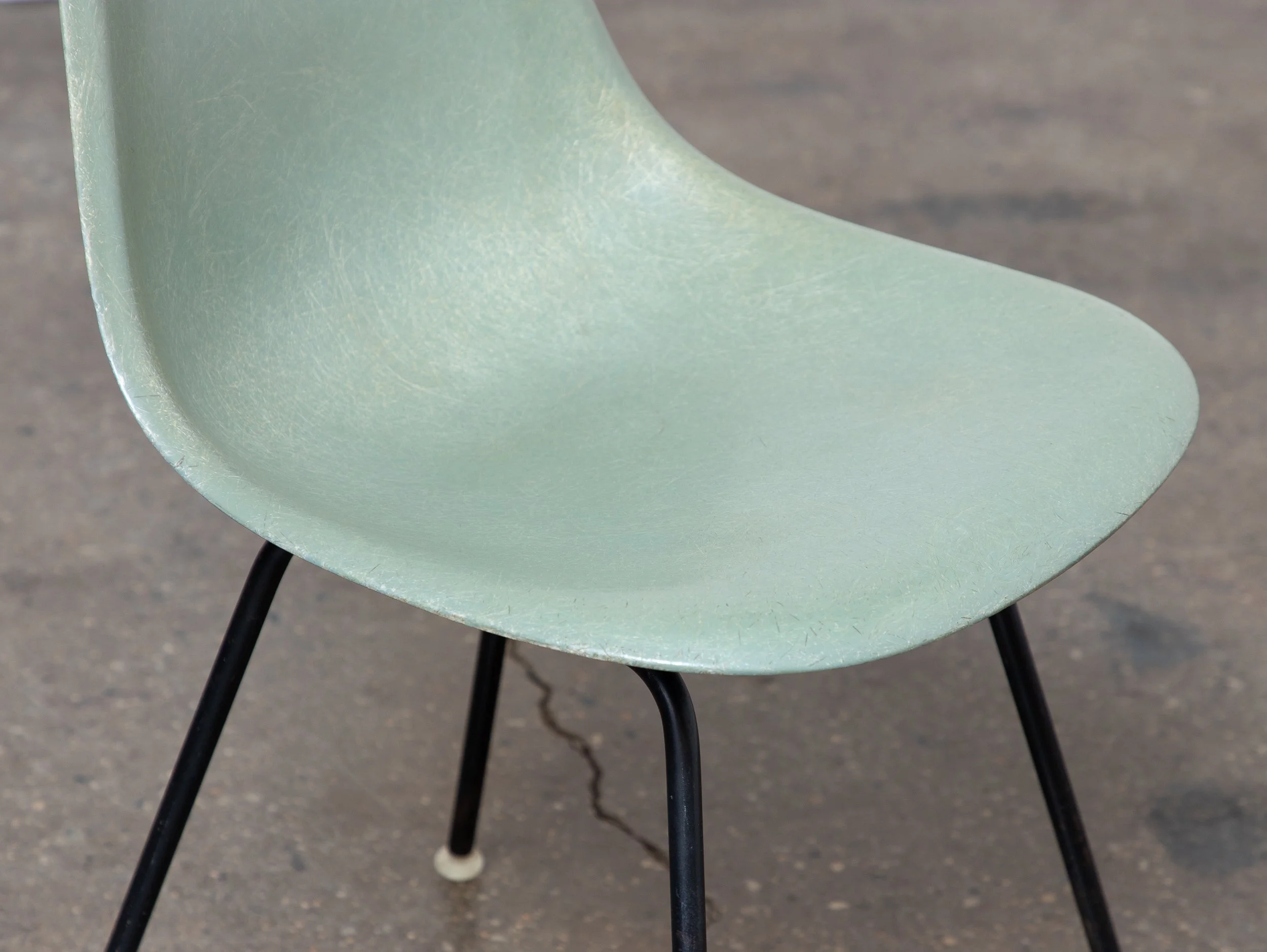 OAM_Seafoam_Green_Eames_Fiberglass_Shell_on_Black_Base-6.jpg