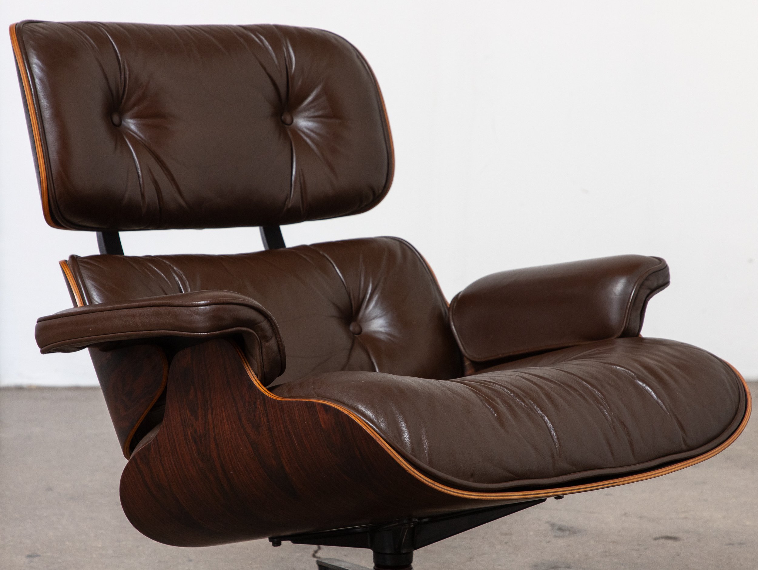 OAM_Eames_Herman_Miller_670_Ottoman_671_Set-6.jpg