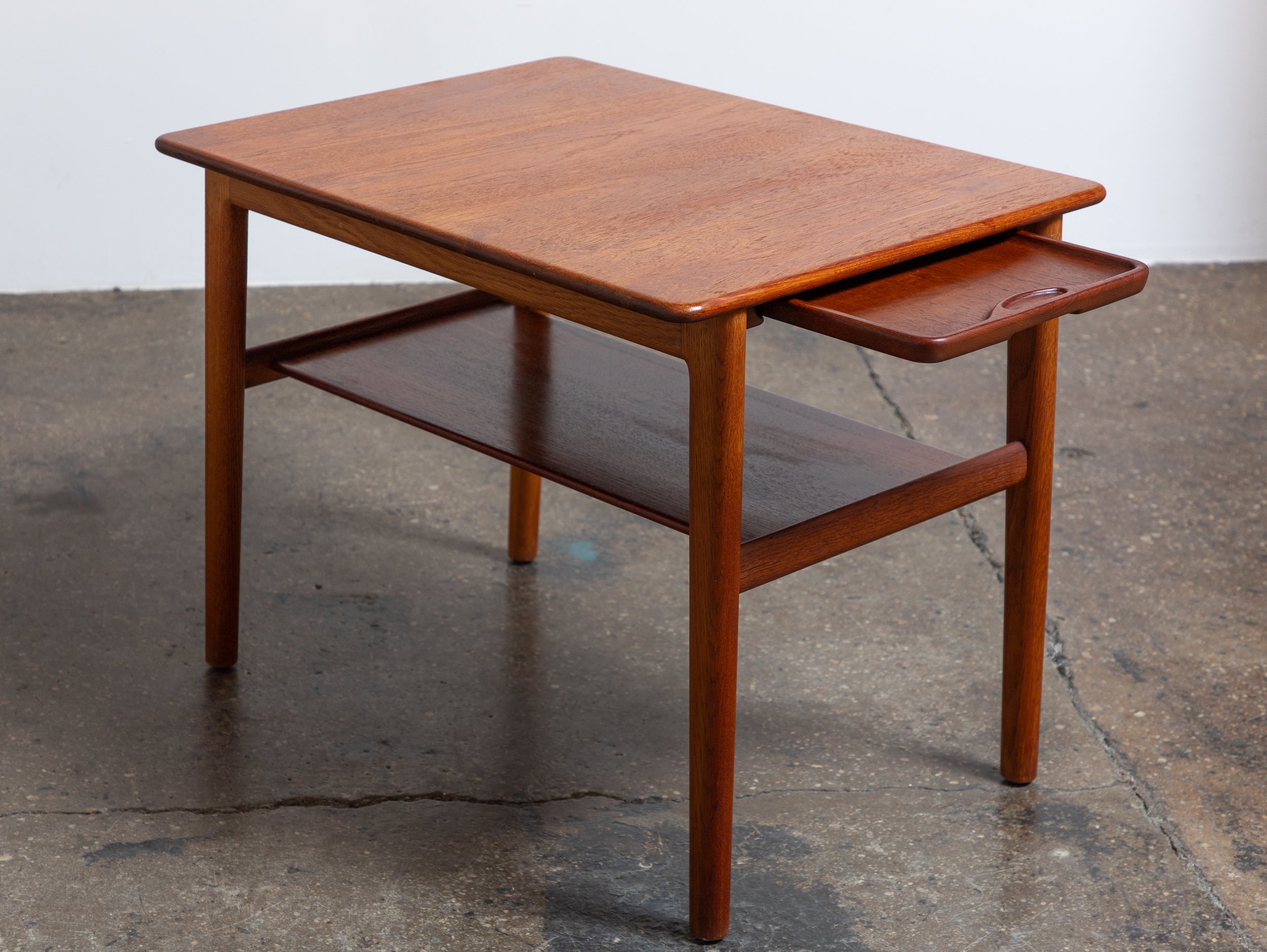 OAM_Hans_Wegner_Andreas_Tuck_End_Tables_with_Trays_Oak-9.jpg