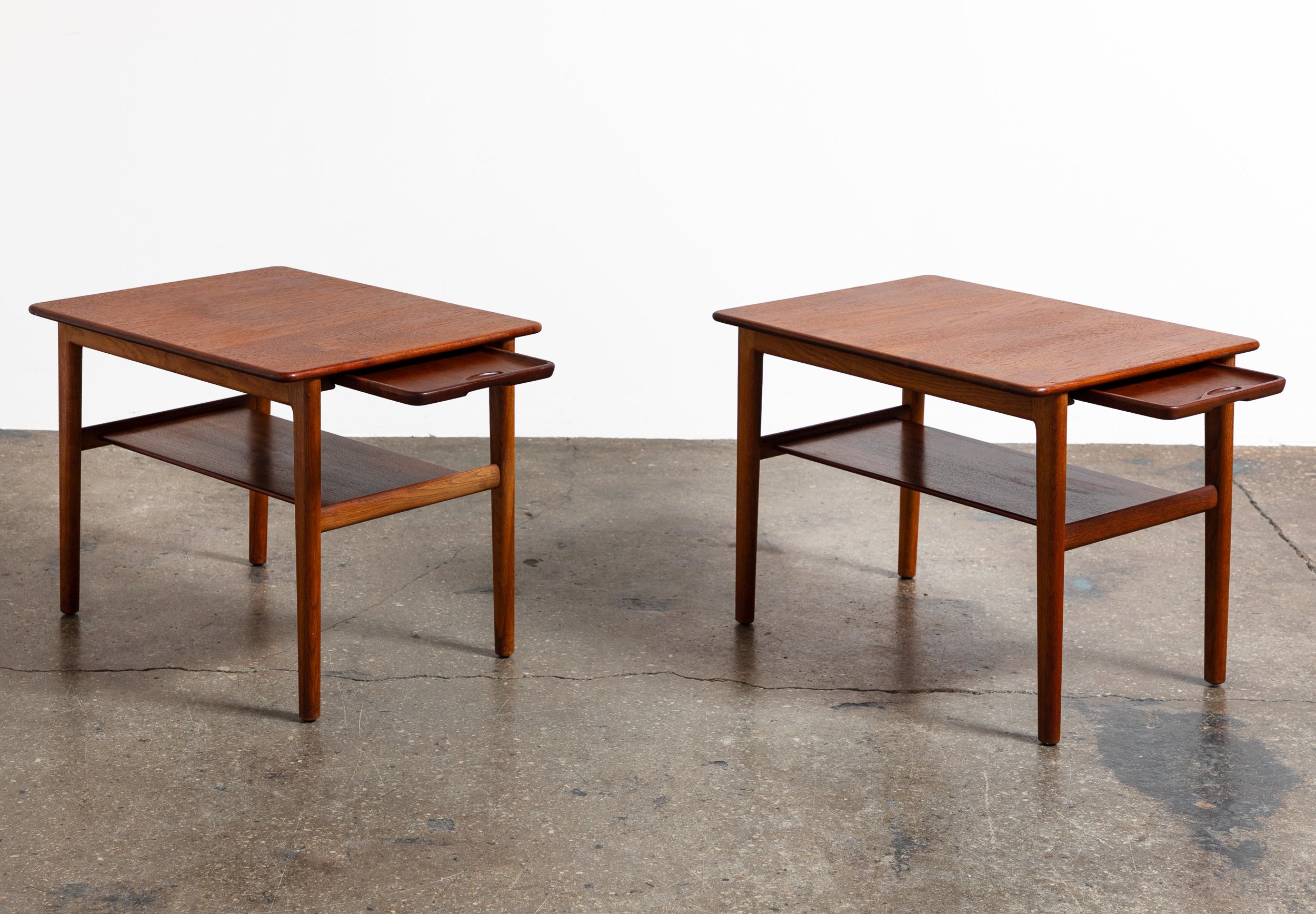 OAM_Hans_Wegner_Andreas_Tuck_End_Tables_with_Trays_Oak-2.jpg