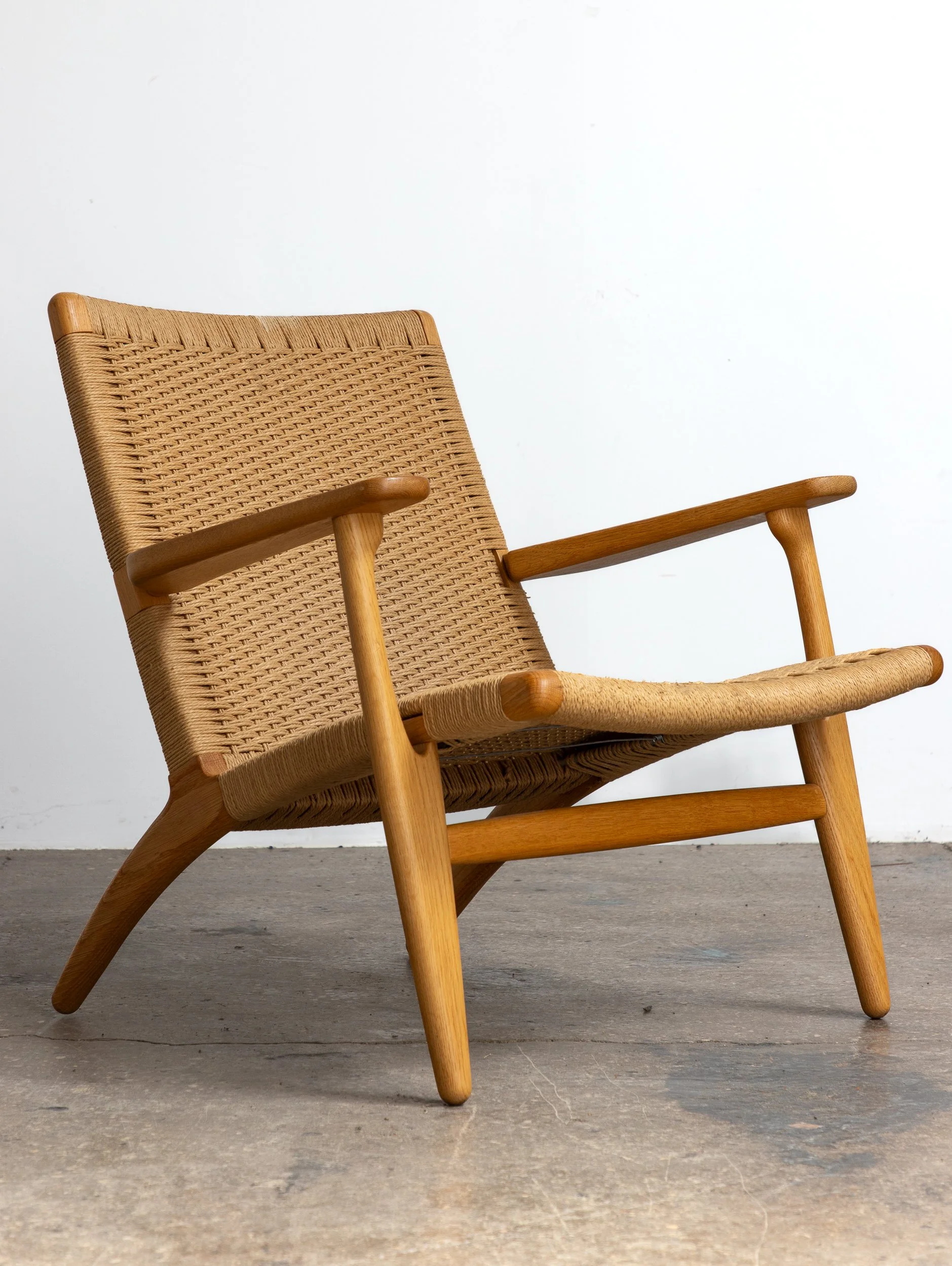 OAM_NYC_Carl_Hansen_Oak_Hans_Wegner_ch25-2.jpg