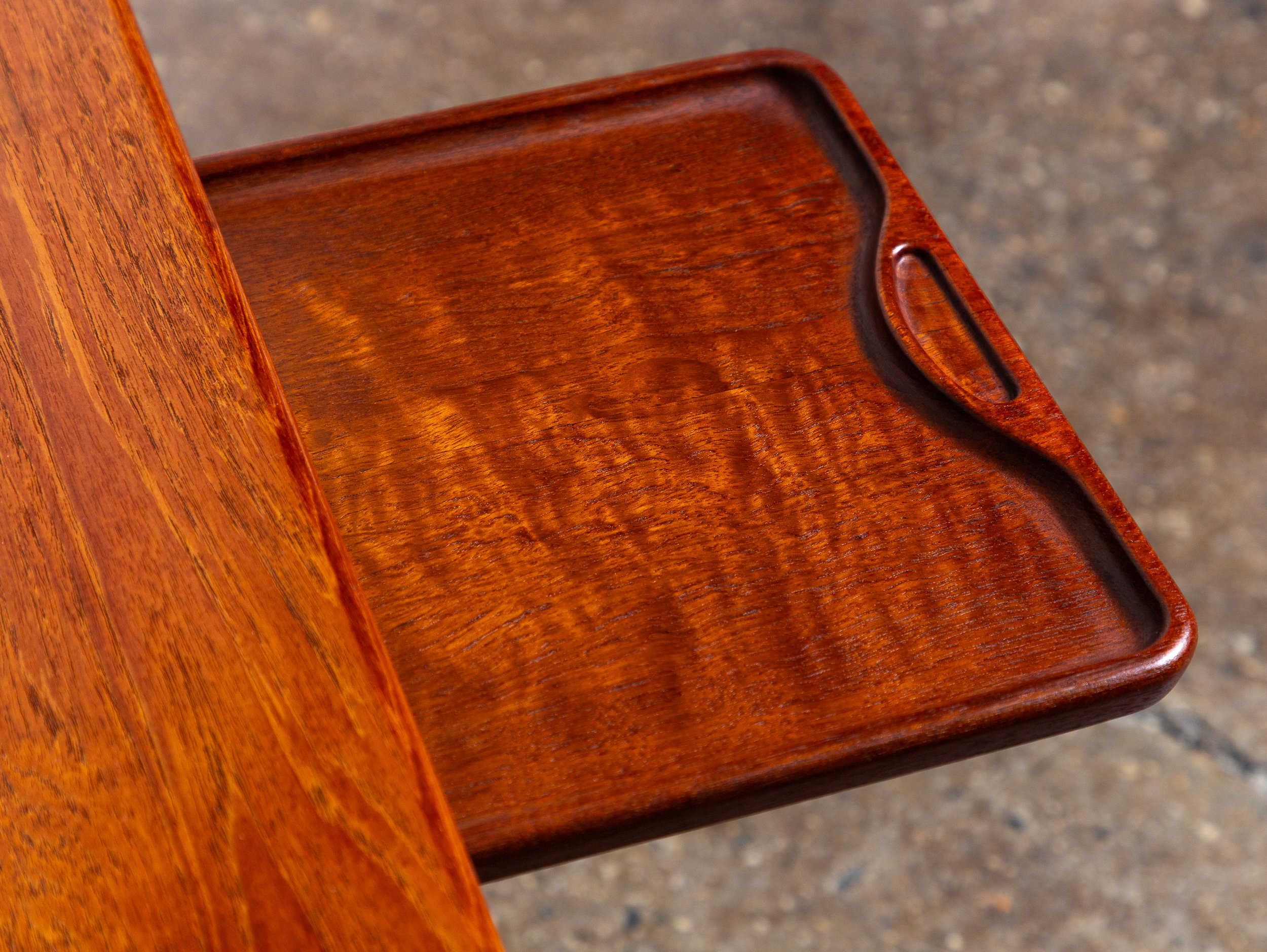 OAM_Hans_Wegner_Andreas_Tuck_End_Tables_with_Trays_Oak-3.jpg
