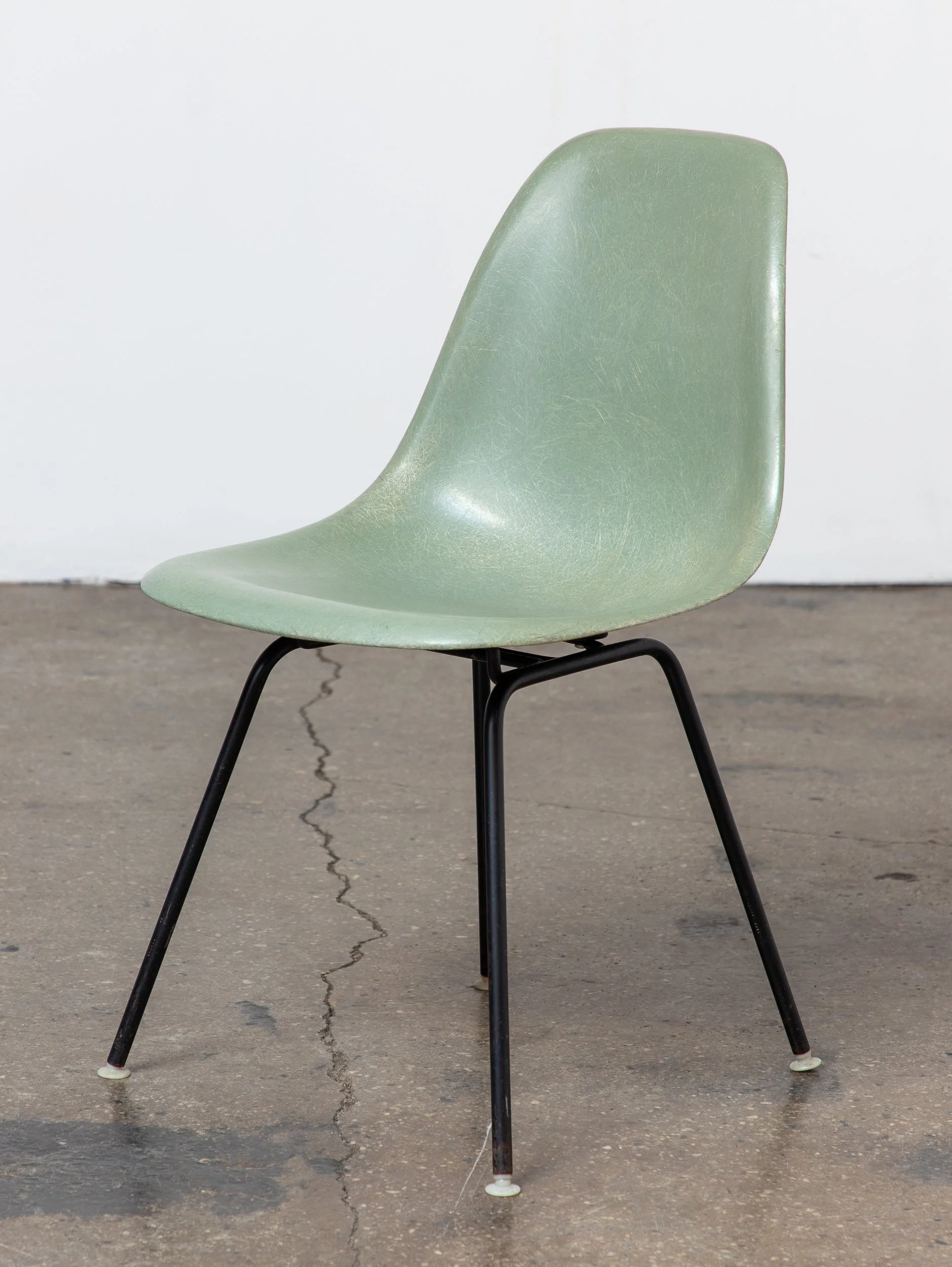 OAM_Seafoam_Green_Eames_Fiberglass_Shell_on_Black_Base-3.jpg