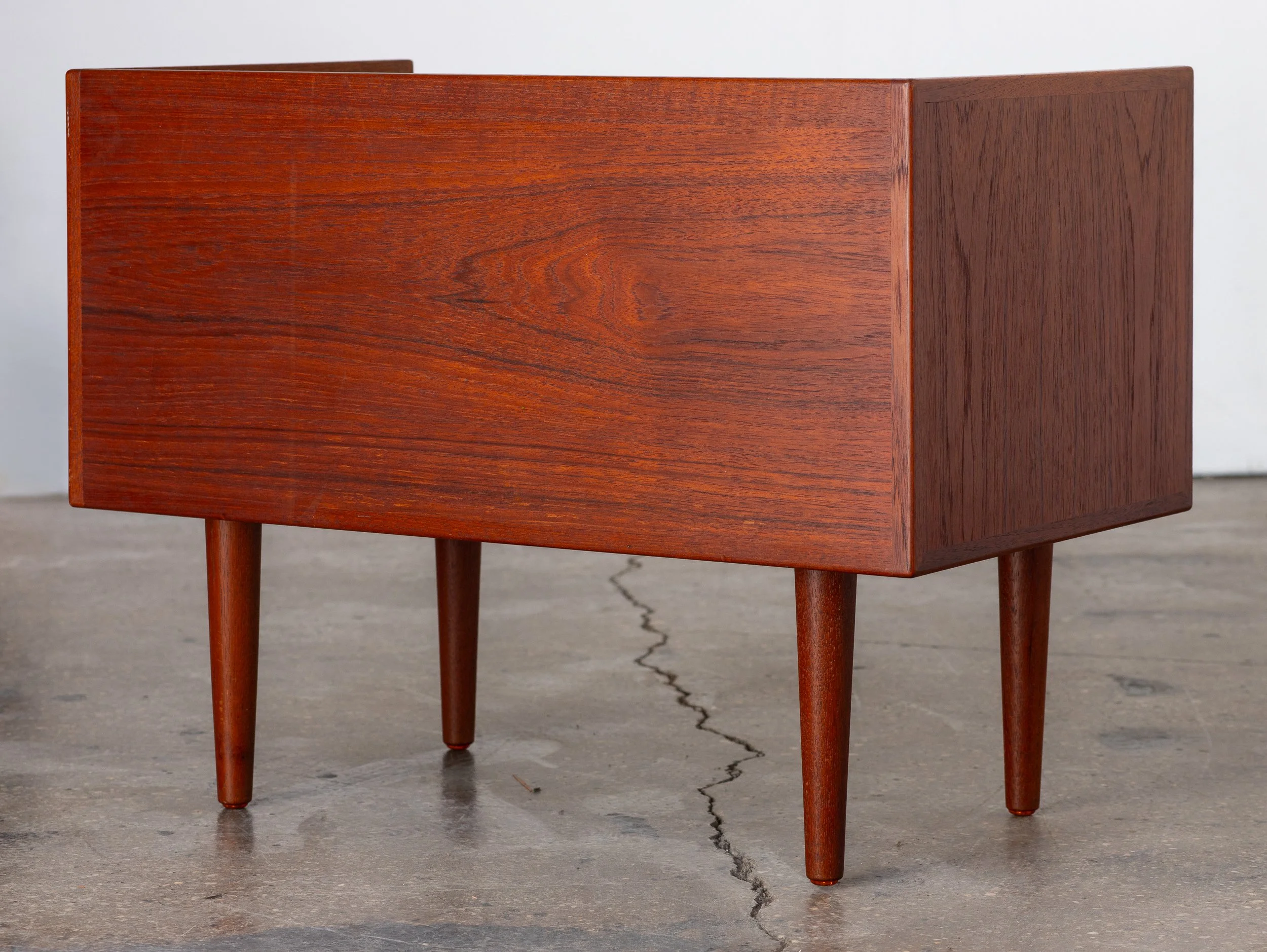 OAMNYC_Hans_Wegner_Telephone_Table-8.jpg