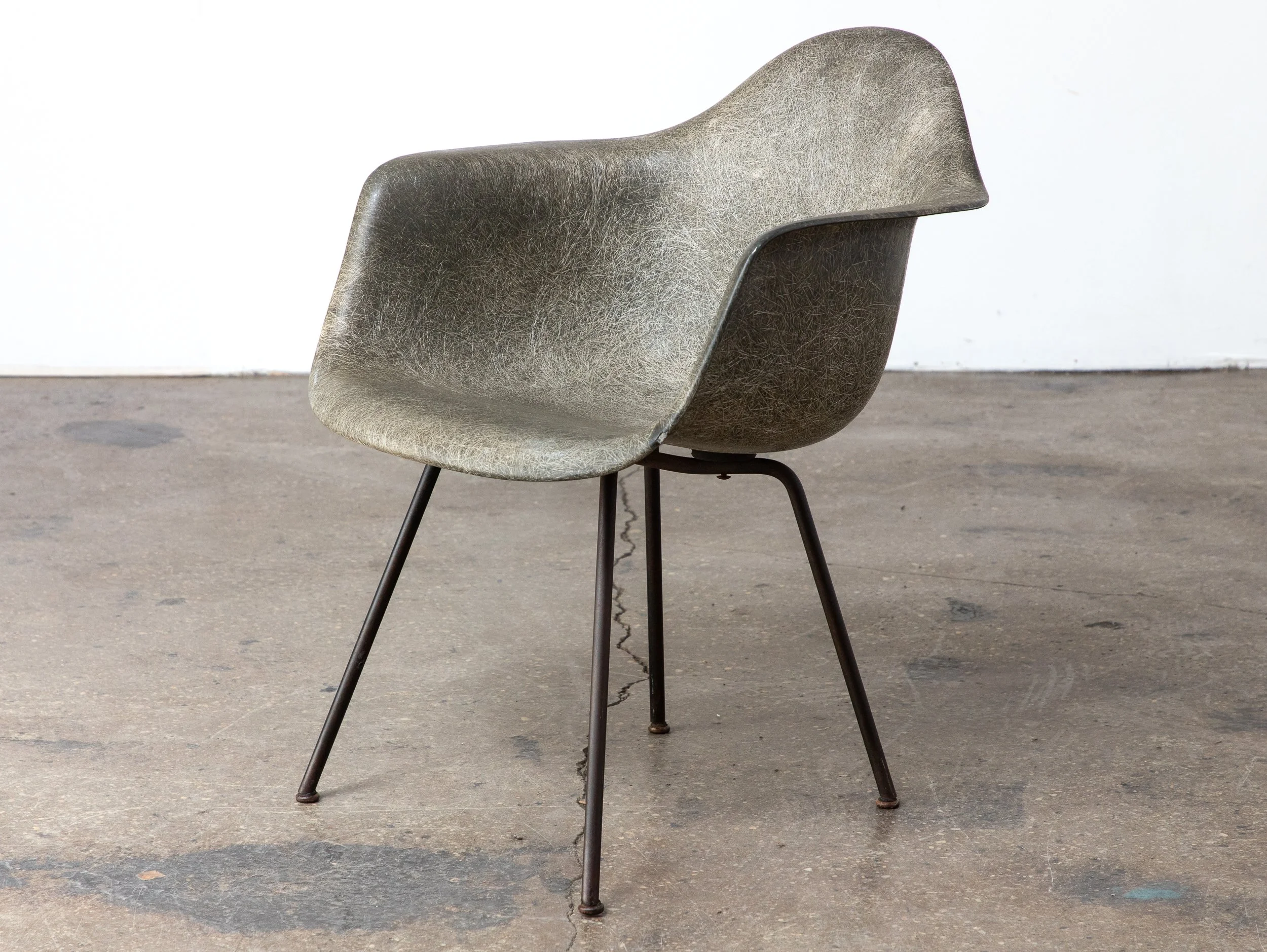 OAM_NYC_Eames_Elephant_Grey_X_base_Zeith-4.jpg