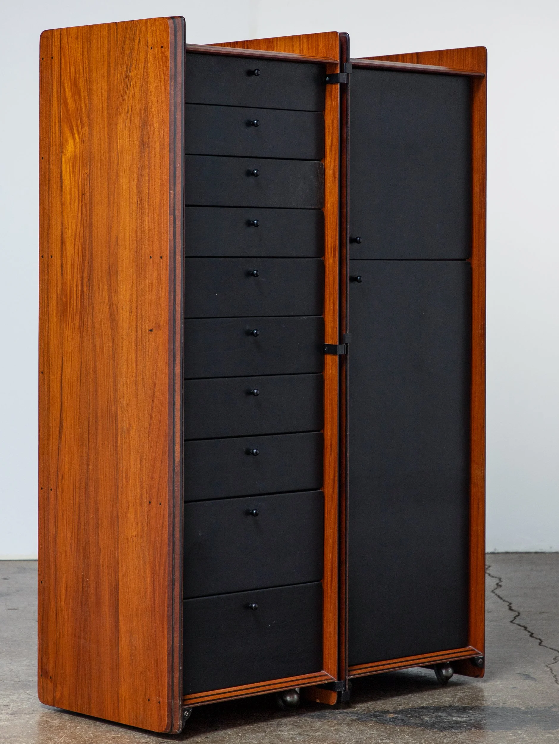 OAM_Tobia_Scarpa_BB_Italia_Maxalto_Gentleman's_Cabinets-2-2.jpg