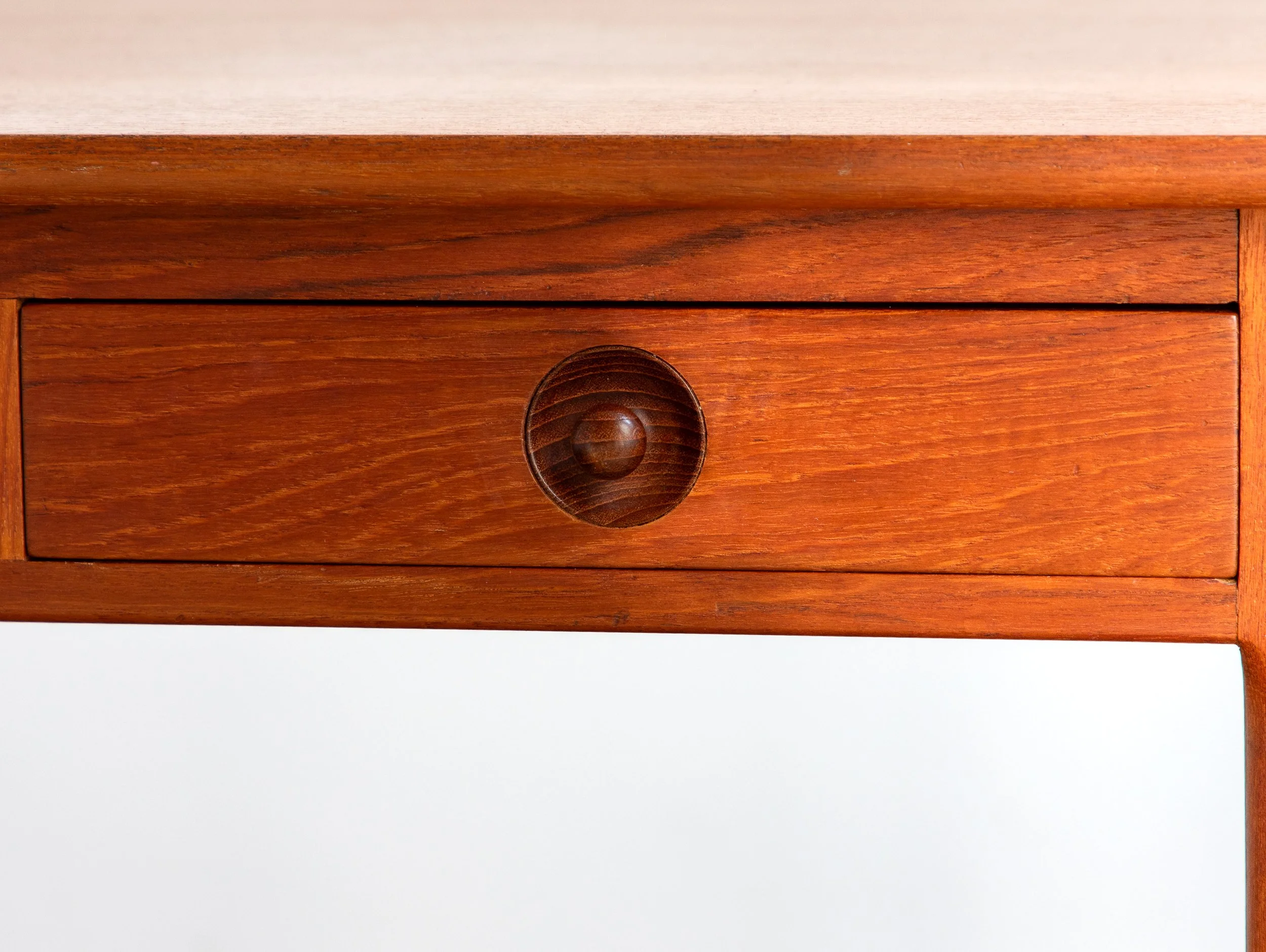 OAM_NYC_AT-305_Desk_Hans_Wegner-6.jpg