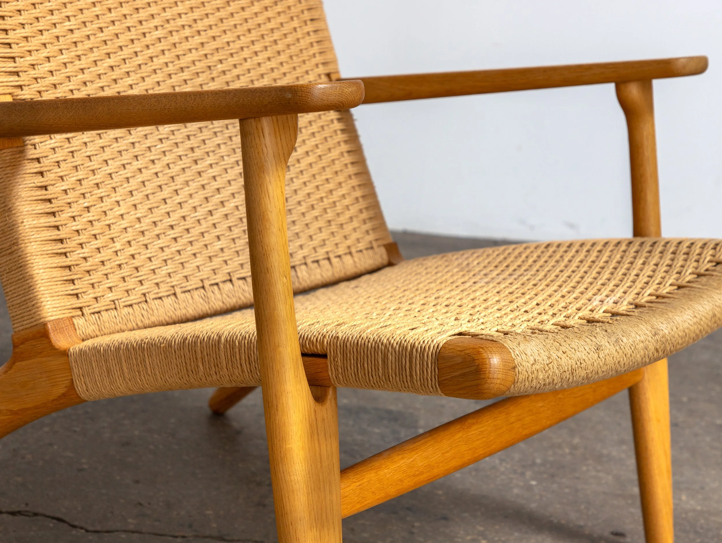 OAM_NYC_Carl_Hansen_Oak_Hans_Wegner_ch25-9.jpg