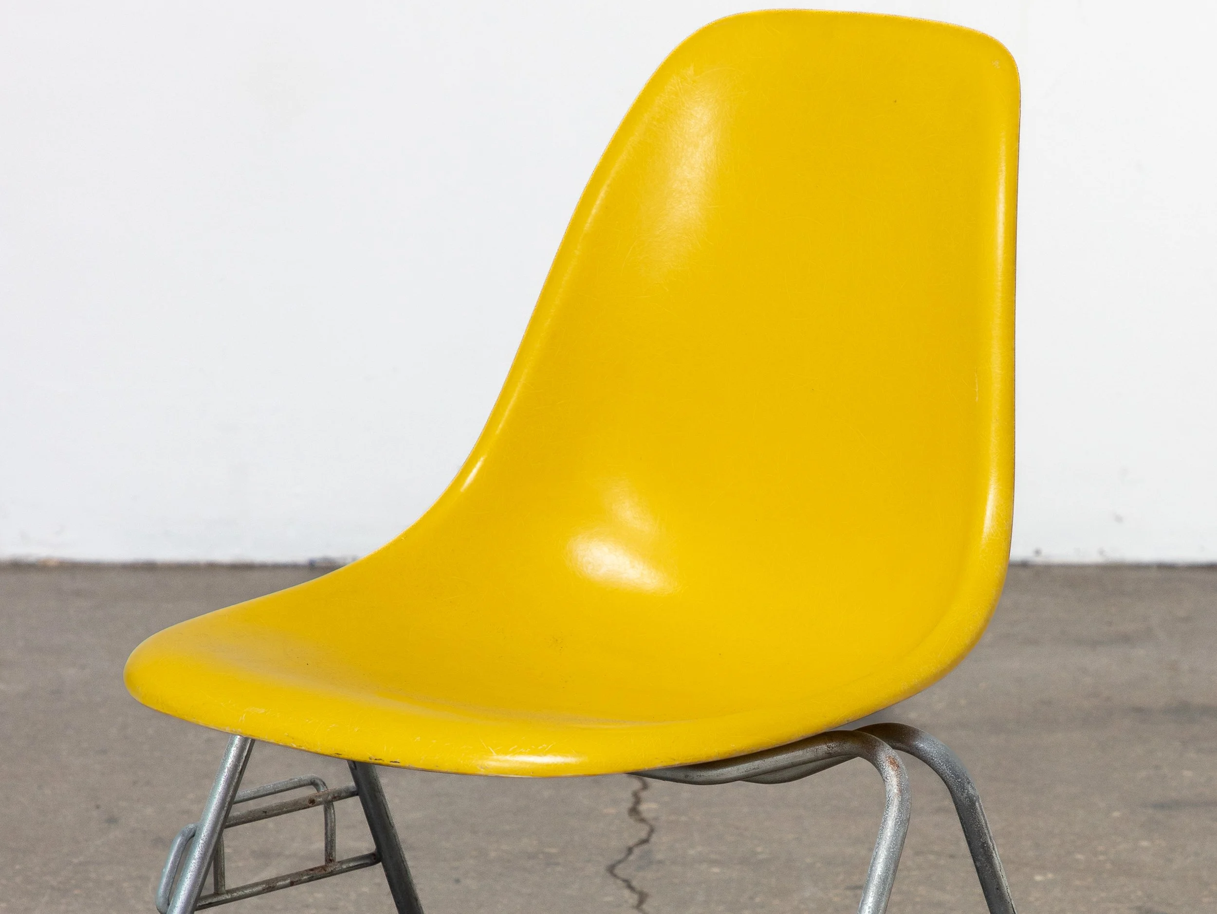 OAM_Eames_Herman_Miller_Shells_Color_Palette_Range_Stacking_Bases_Multicolor-43.jpg