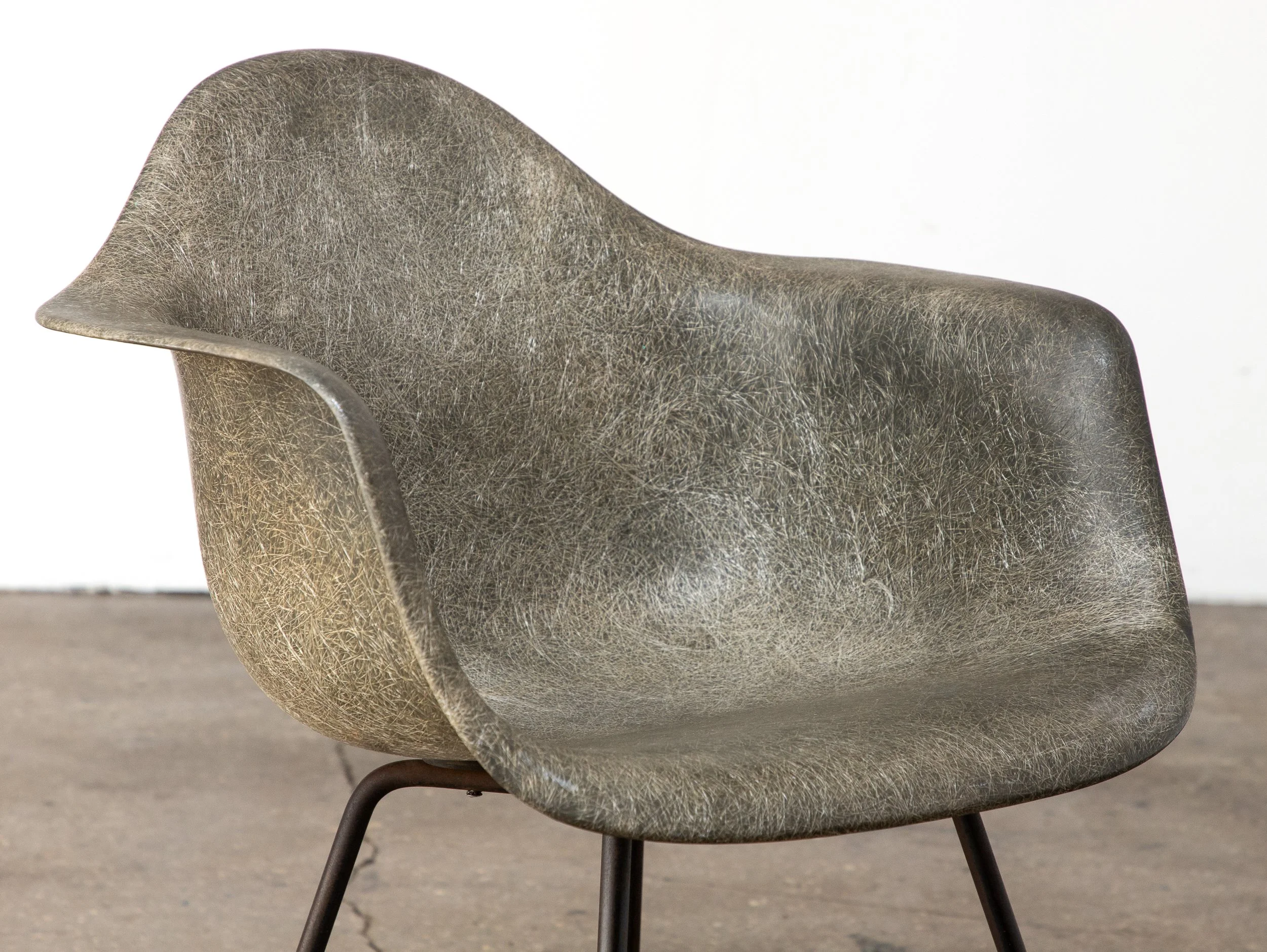 OAM_NYC_Eames_Elephant_Grey_X_base_Zeith-3.jpg