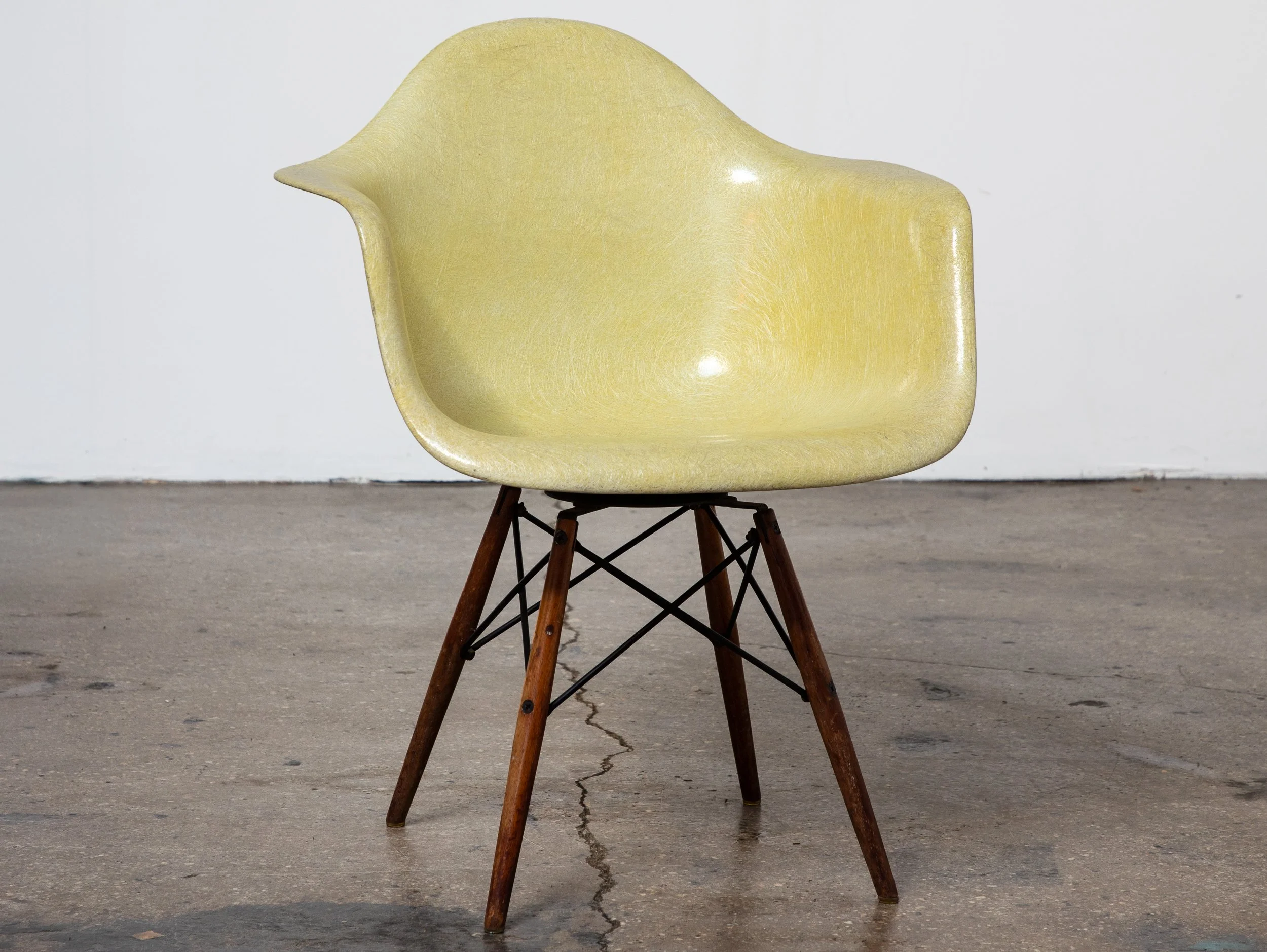 OAM_Zenith_Fiberglass_Eames_Armchair-10.jpg