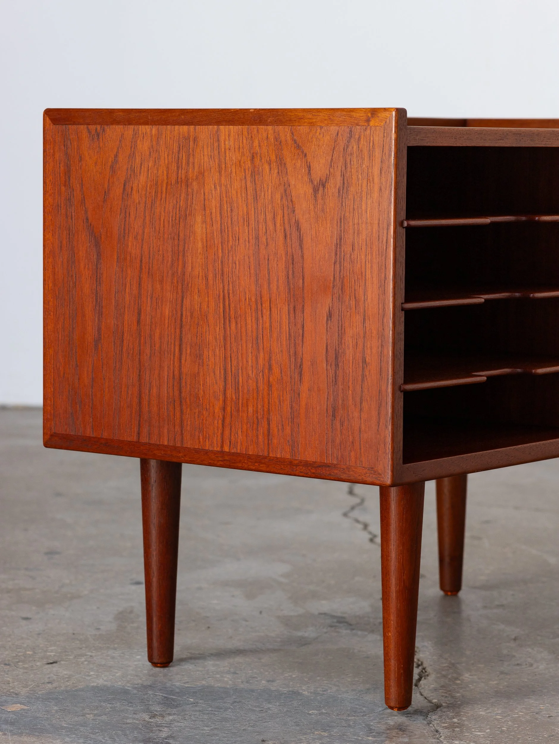 OAMNYC_Hans_Wegner_Telephone_Table-9.jpg