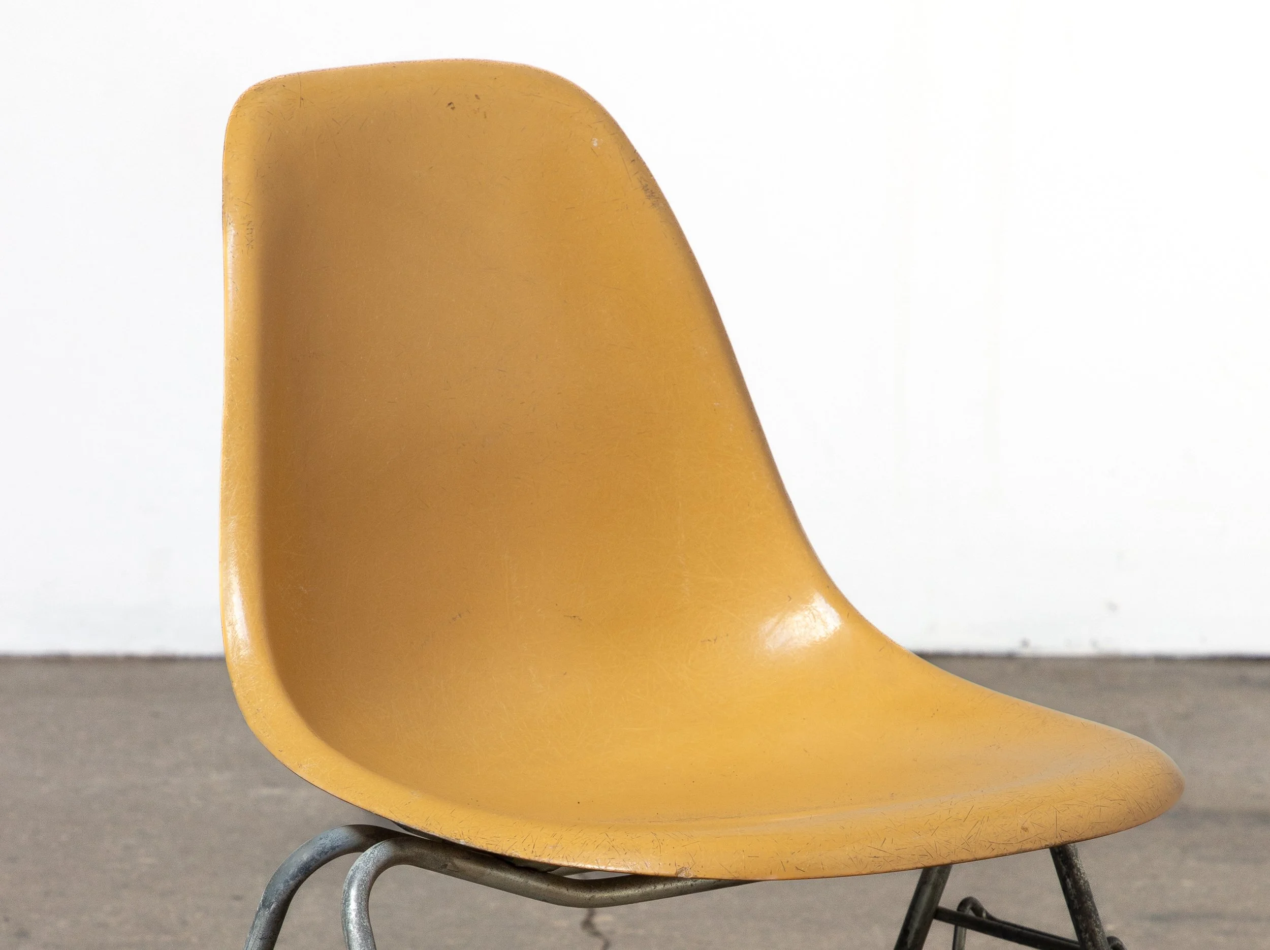 OAM_Eames_Herman_Miller_Shells_Color_Palette_Range_Stacking_Bases_Multicolor-36.jpg