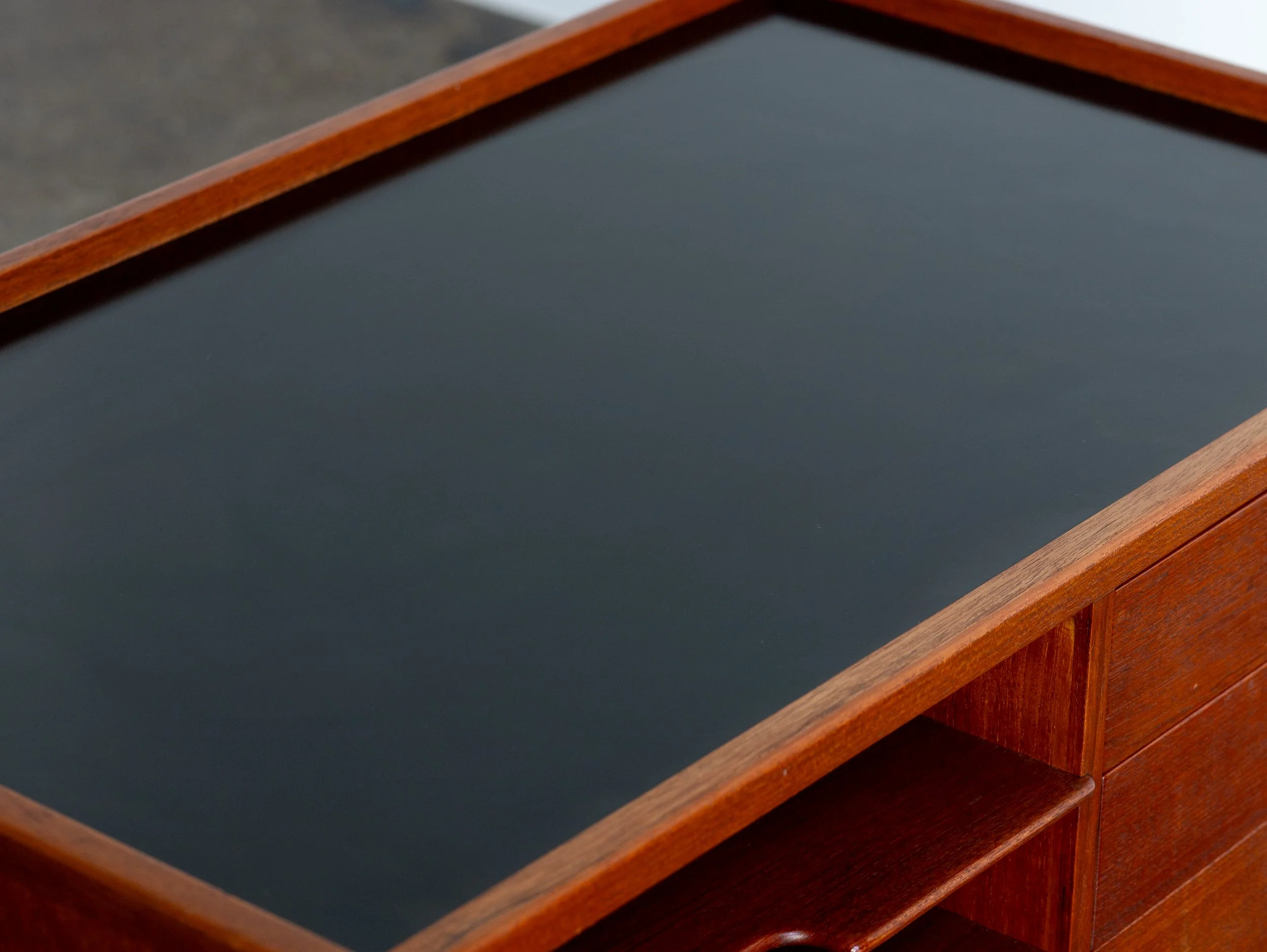 OAMNYC_Hans_Wegner_Telephone_Table-6.jpg
