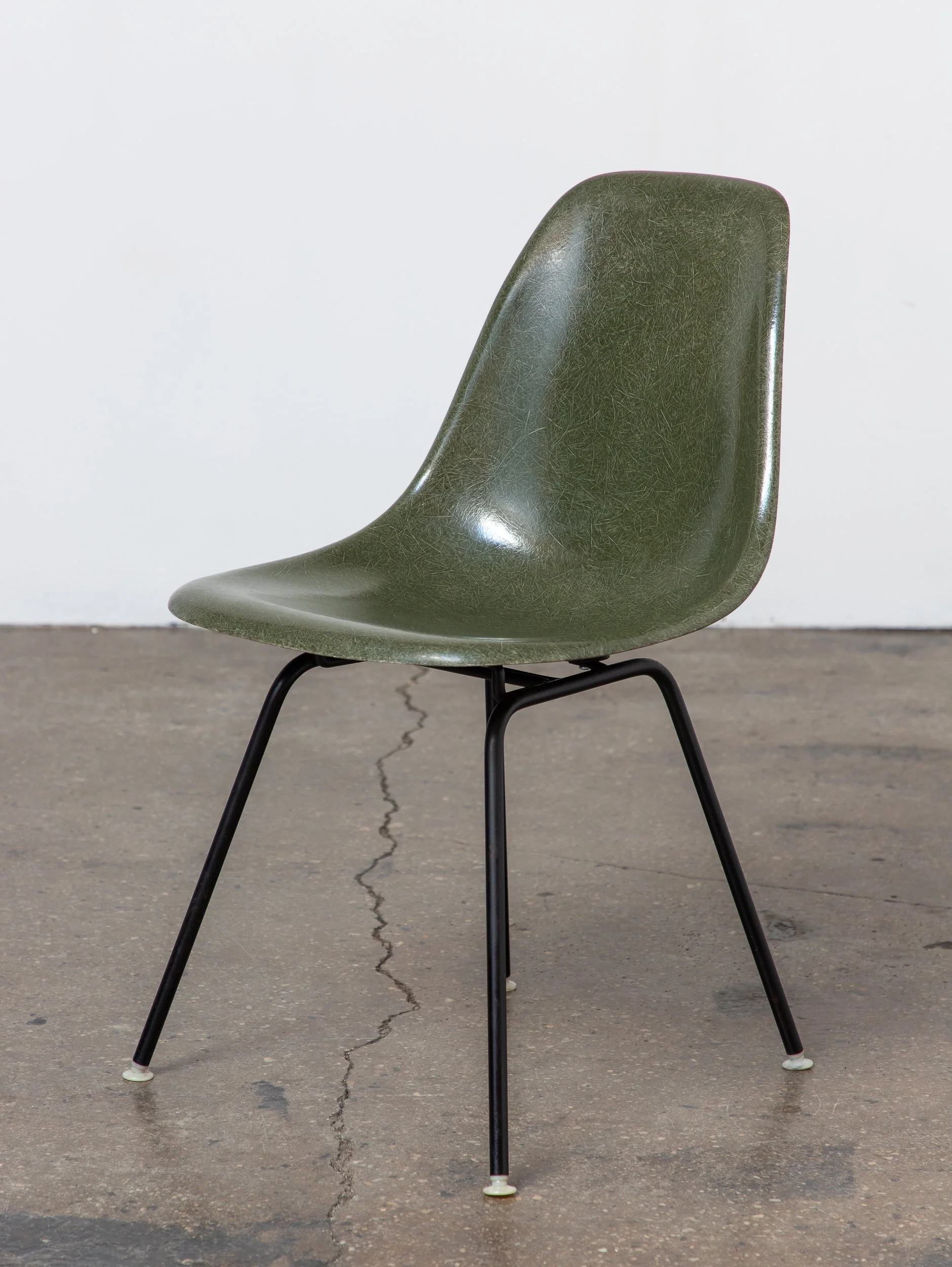 OAM_Olive_Green_Eames_Fiberglass_Shell_on_Black_Base-4.jpg