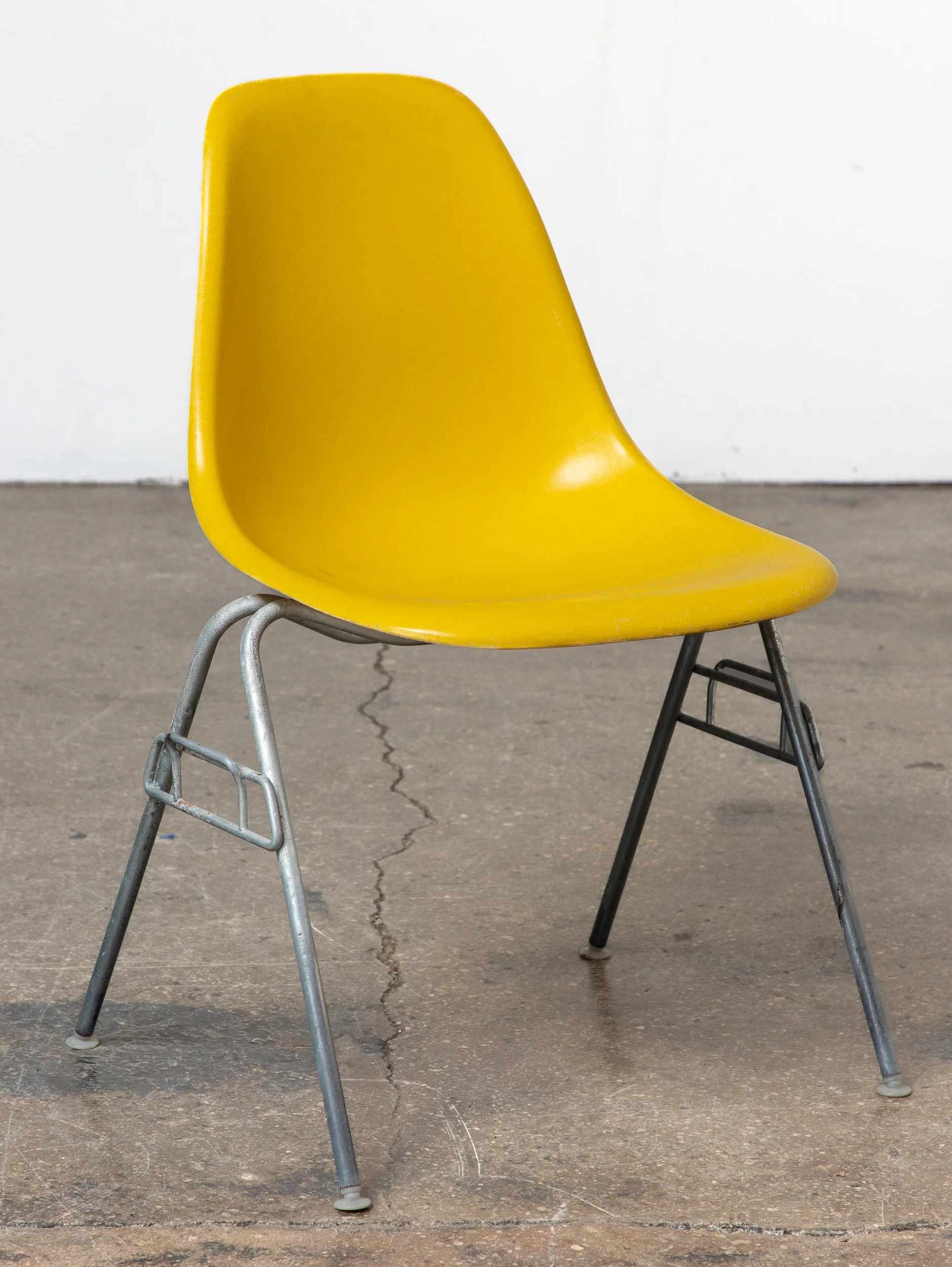OAM_Eames_Herman_Miller_Shells_Color_Palette_Range_Stacking_Bases_Multicolor-39.jpg