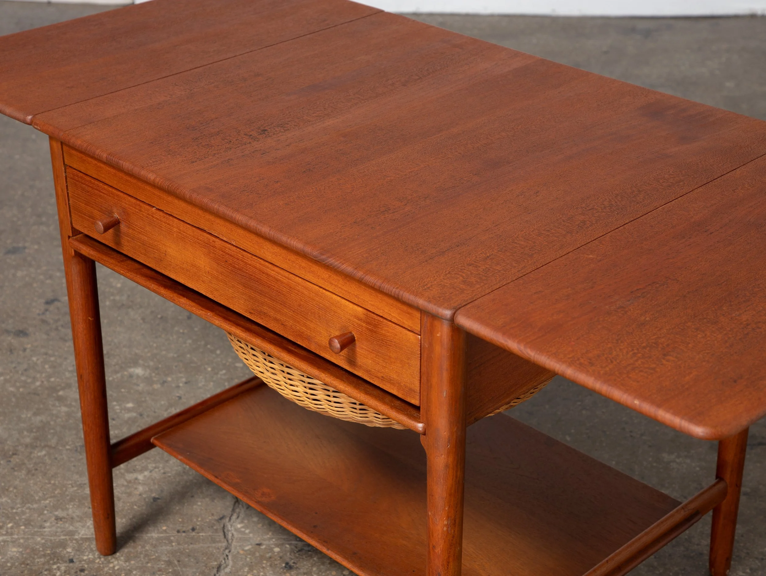 OAM_Pair_Hans_Wegner_Sewing_Tables-10.jpg