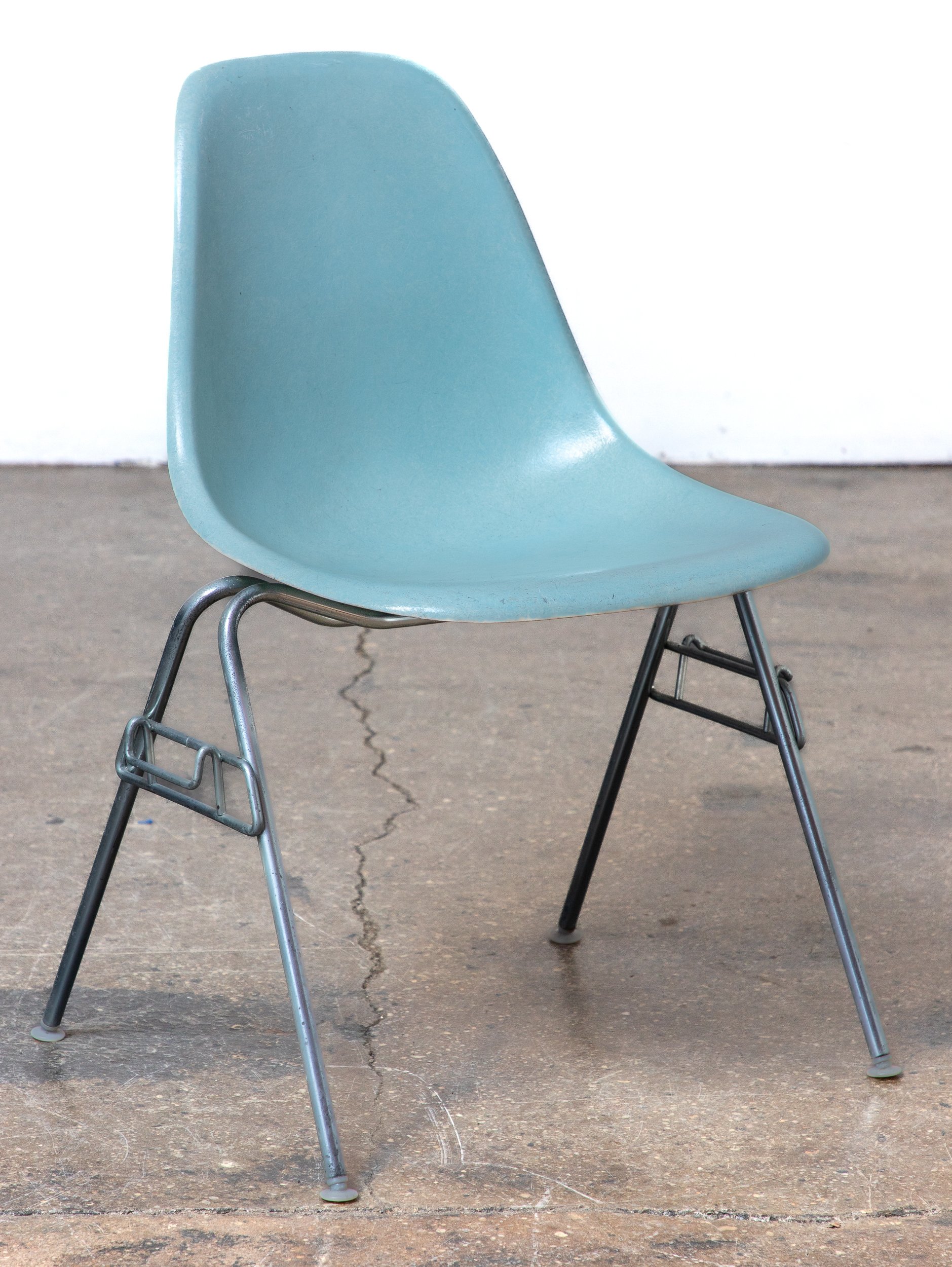 OAM_Eames_Herman_Miller_Shells_Color_Palette_Range_Stacking_Bases_Multicolor-67.jpg