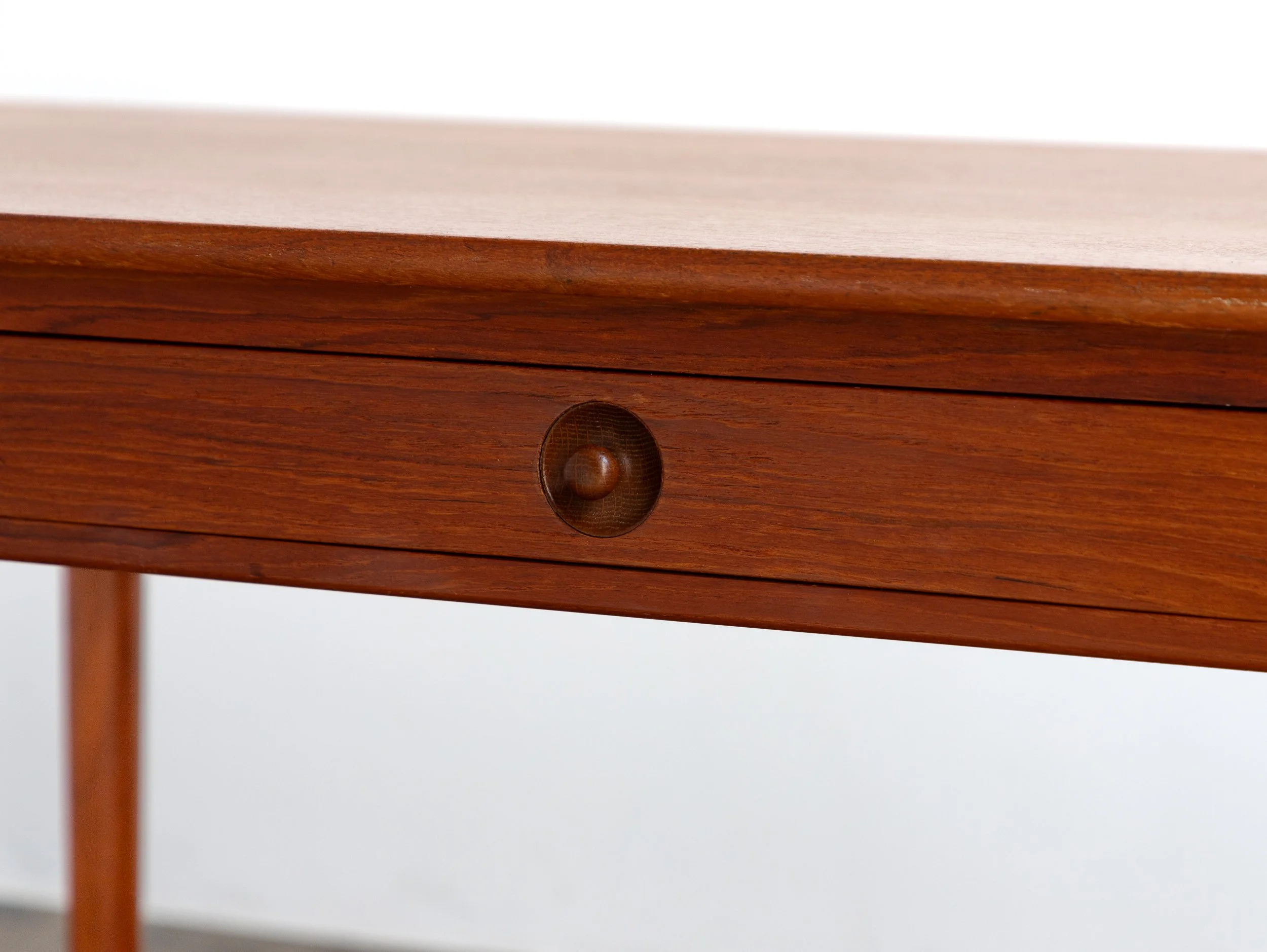 OAM_NYC_AT-305_Desk_Hans_Wegner-5.jpg